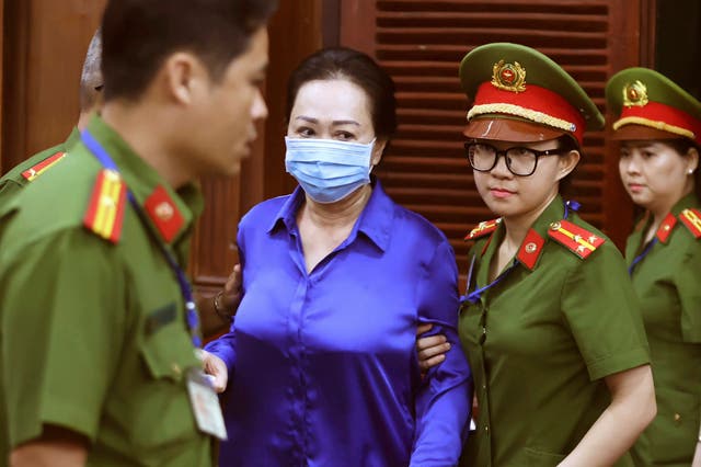 <p>File. Vietnamese real estate tycoon Truong My Lan, centre, is escorted to a trial for her verdict on fraud, money laundering and illegal cross-border money transferring in Ho Chi Minh city, Vietnam Thursday, 17 October 2024</p>