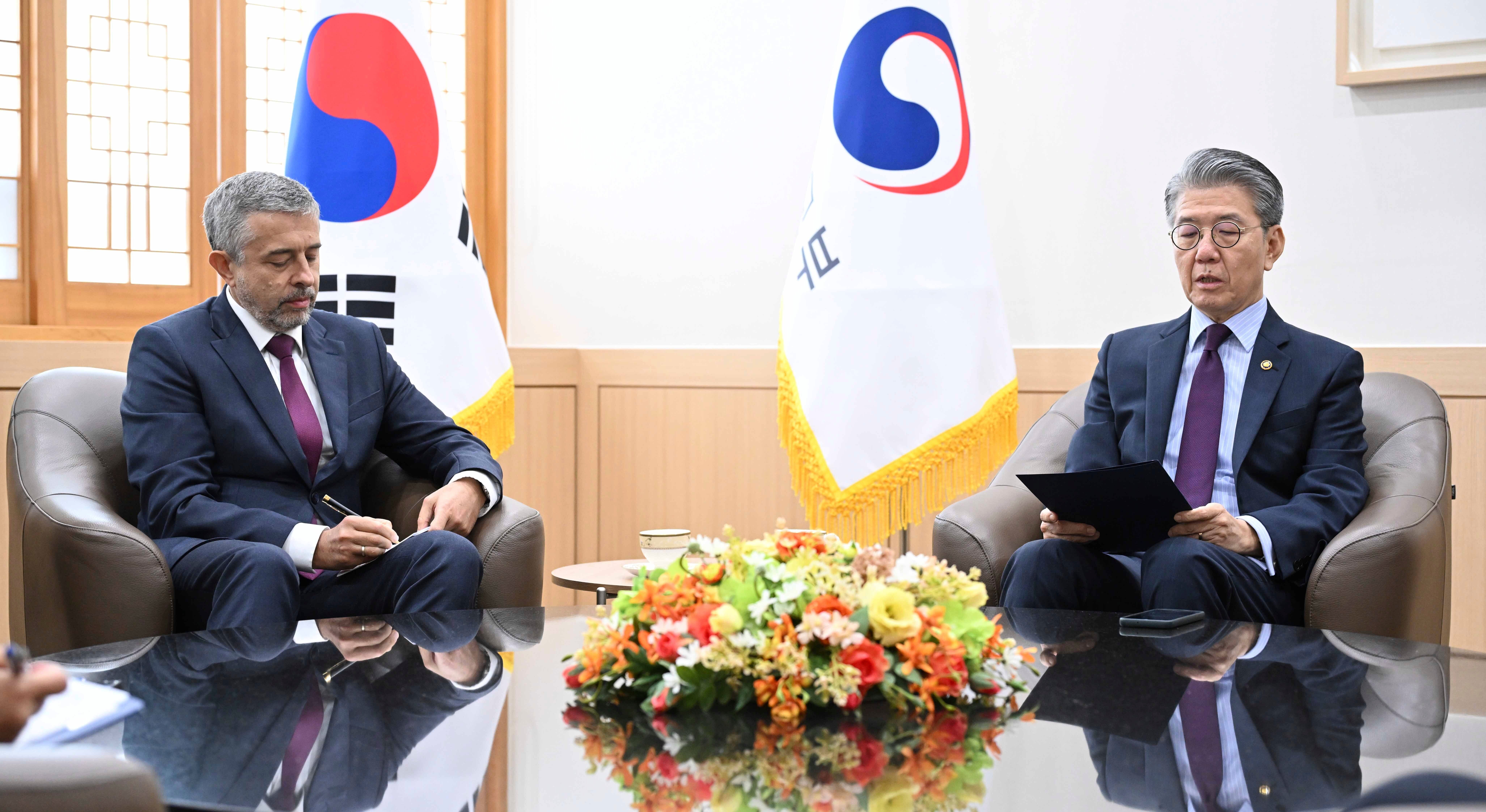 South Korea’s vice foreign minister, right, meets with Russian ambassador to South Korea at the Foreign Ministry in Seoul