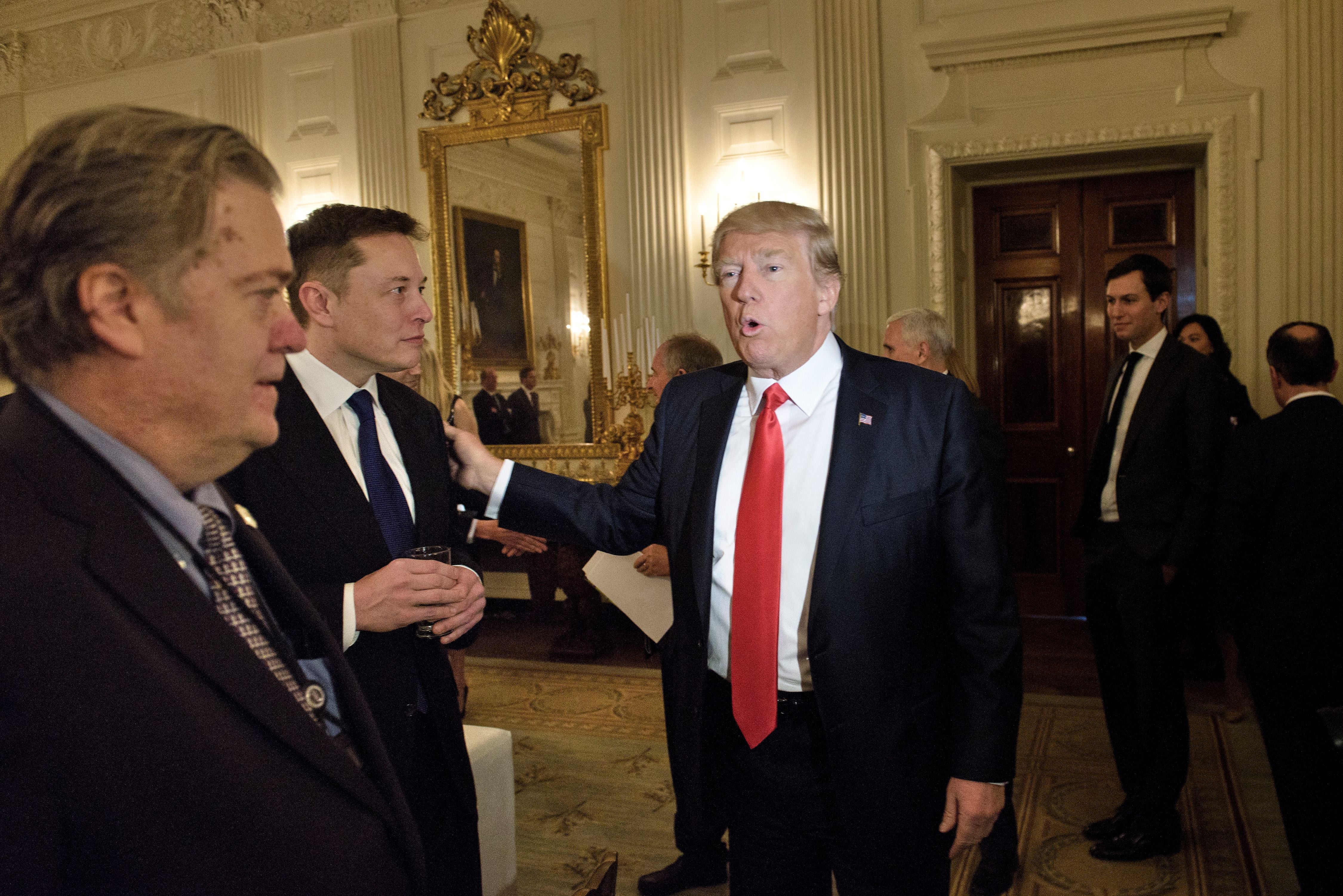 Bannon (L), Musk (C) and Trump (R) photographed together in the White House in February 2017