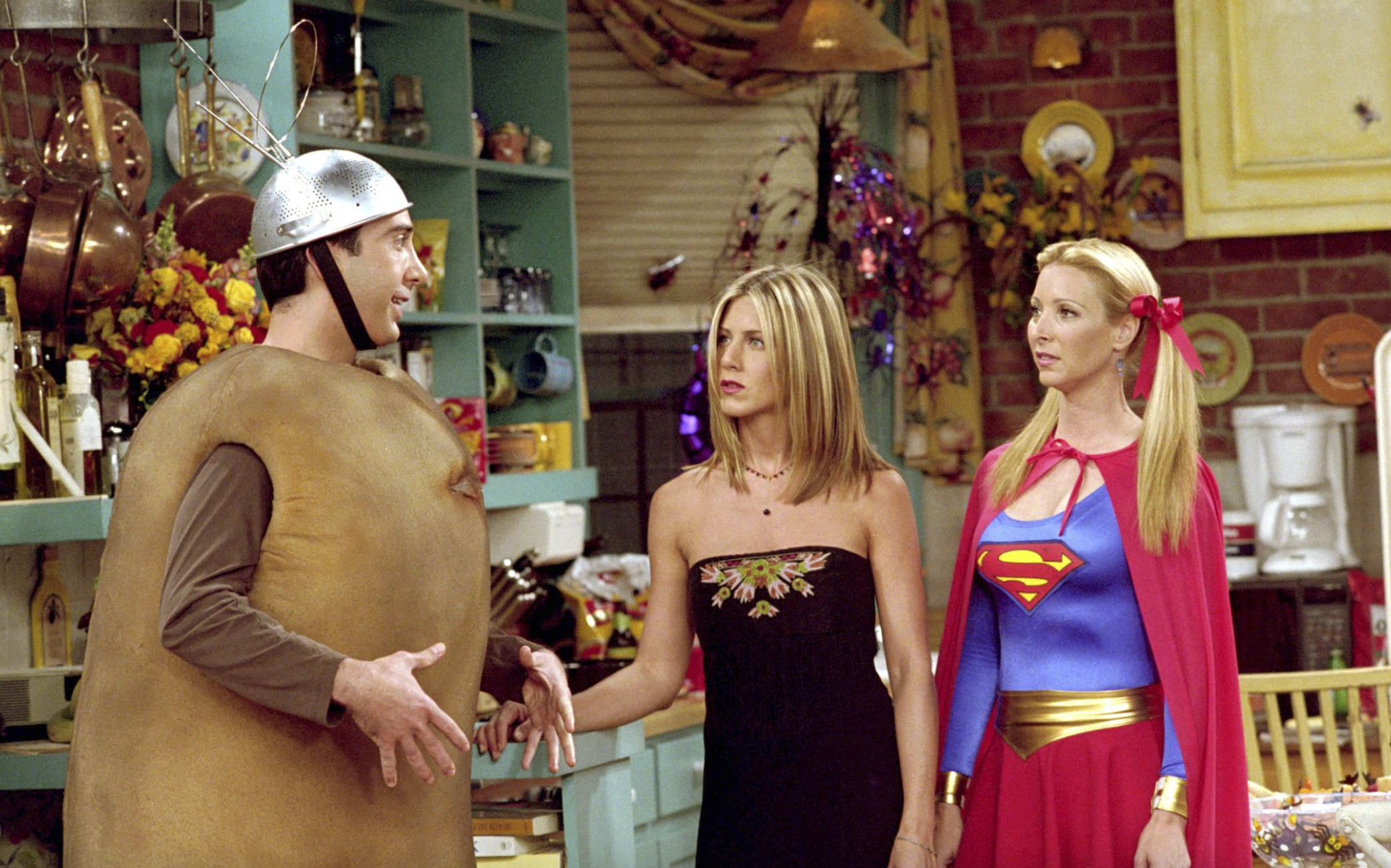 David Schwimmer, Jennifer Aniston and Lisa Kudrow celebrate Halloween on ‘Friends’