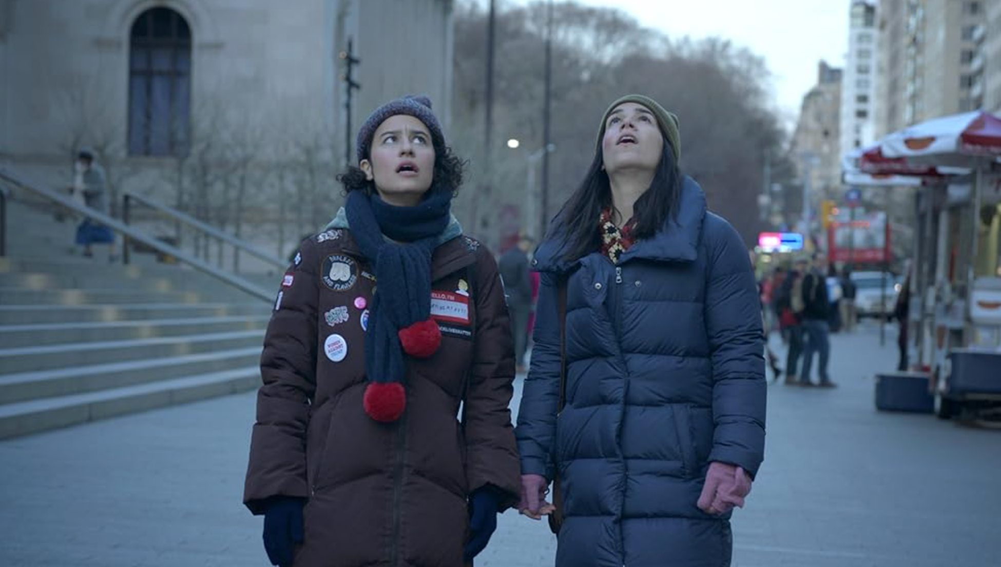 Ilana Glazer and Abbi Jacobson look up at the sky in ‘Broad City’