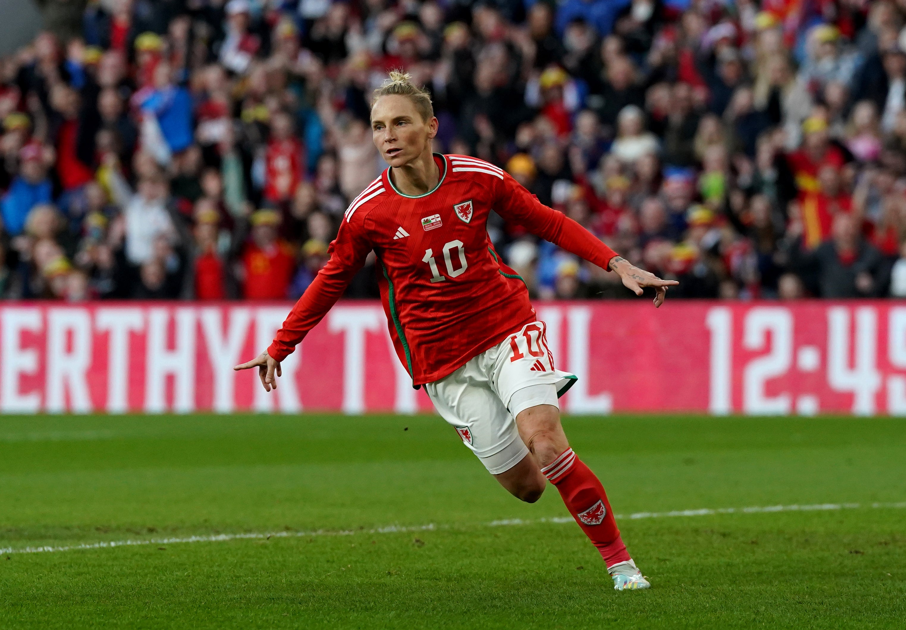 Wales’ record goalscorer Jess Fishlock has announced her retirement