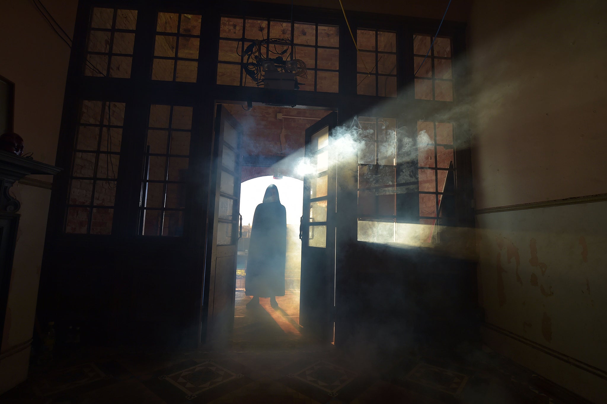 A cast member of Derry’s ‘Chateau Le Fear’ – an interactive walk-through Samhain experience