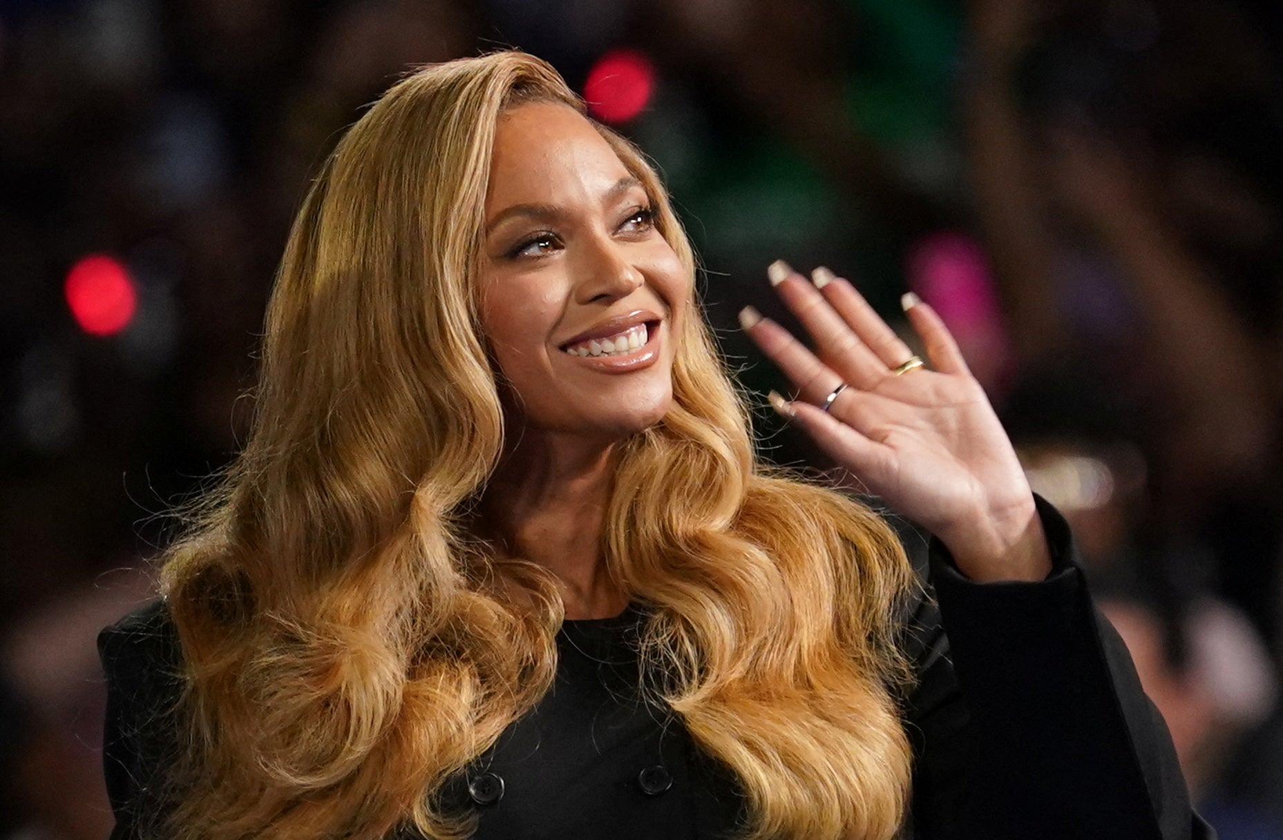 Singer Beyonce waves as she attends a campaign rally of Democratic presidential nominee U.S. Vice President Kamala Harris, in Houston, Texas, U.S., October 25, 2024