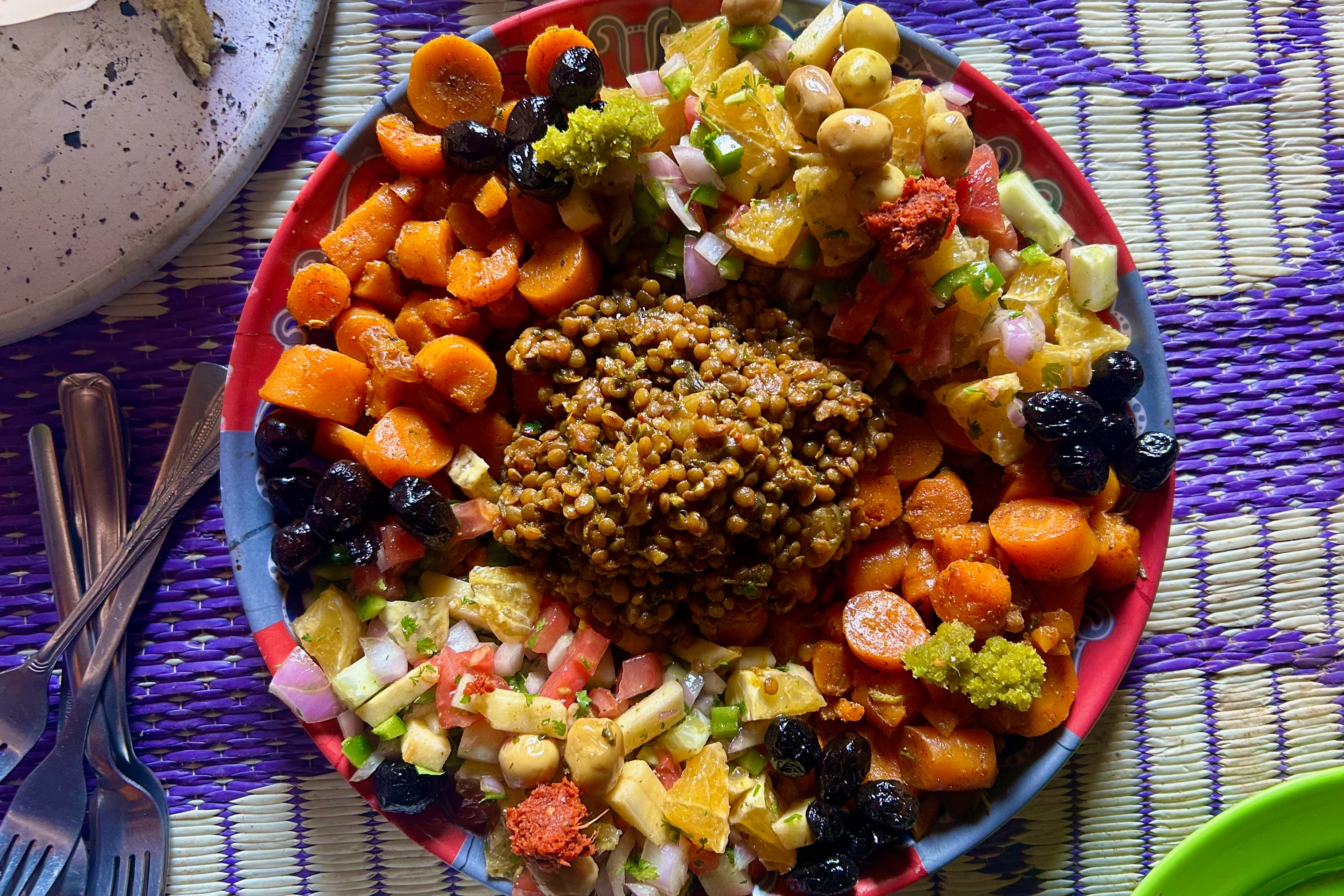 Local cuisine made up of fresh vegetables, lentis and khobz bread