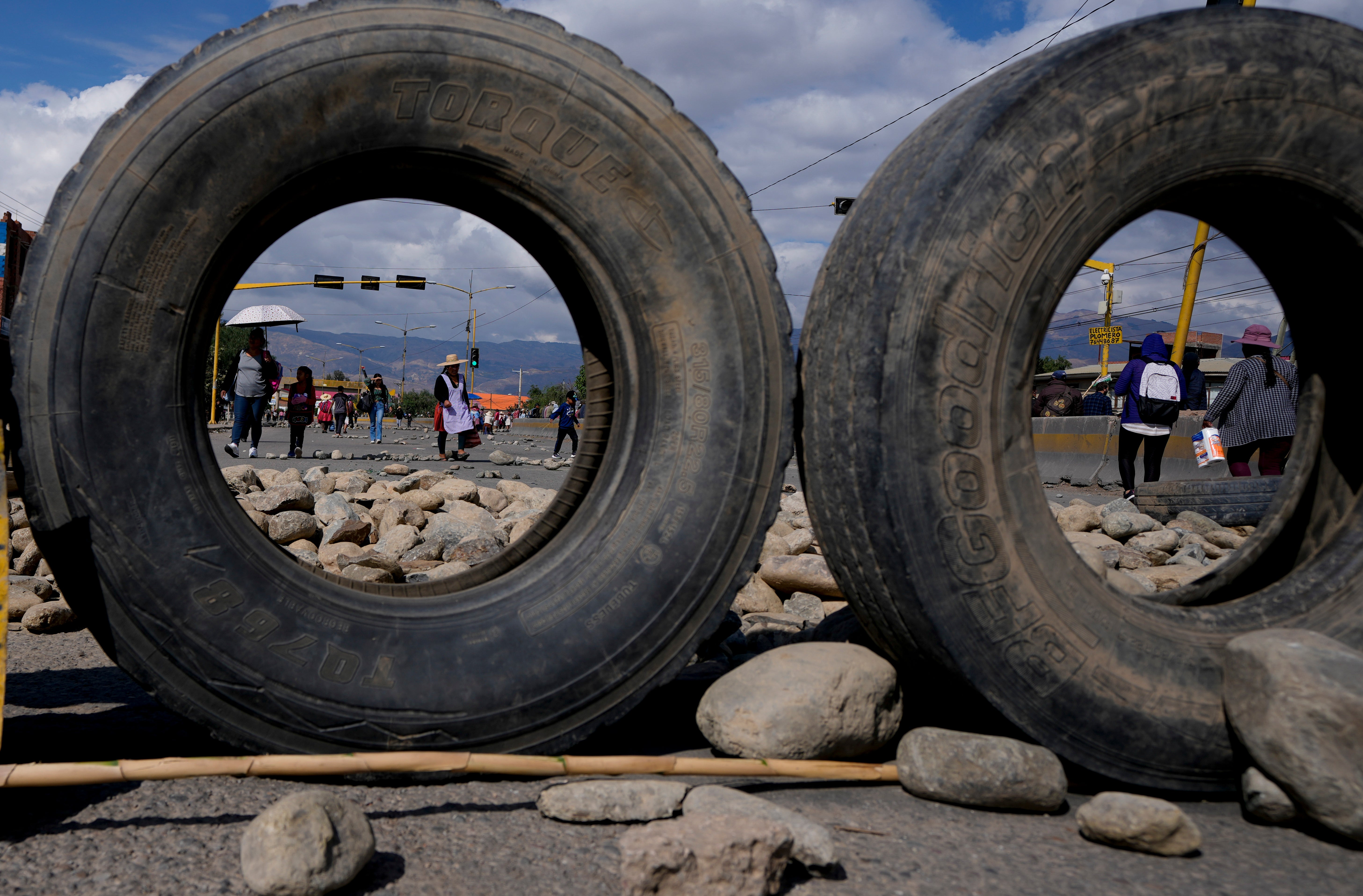 APTOPIX Bolivia Roadblocks