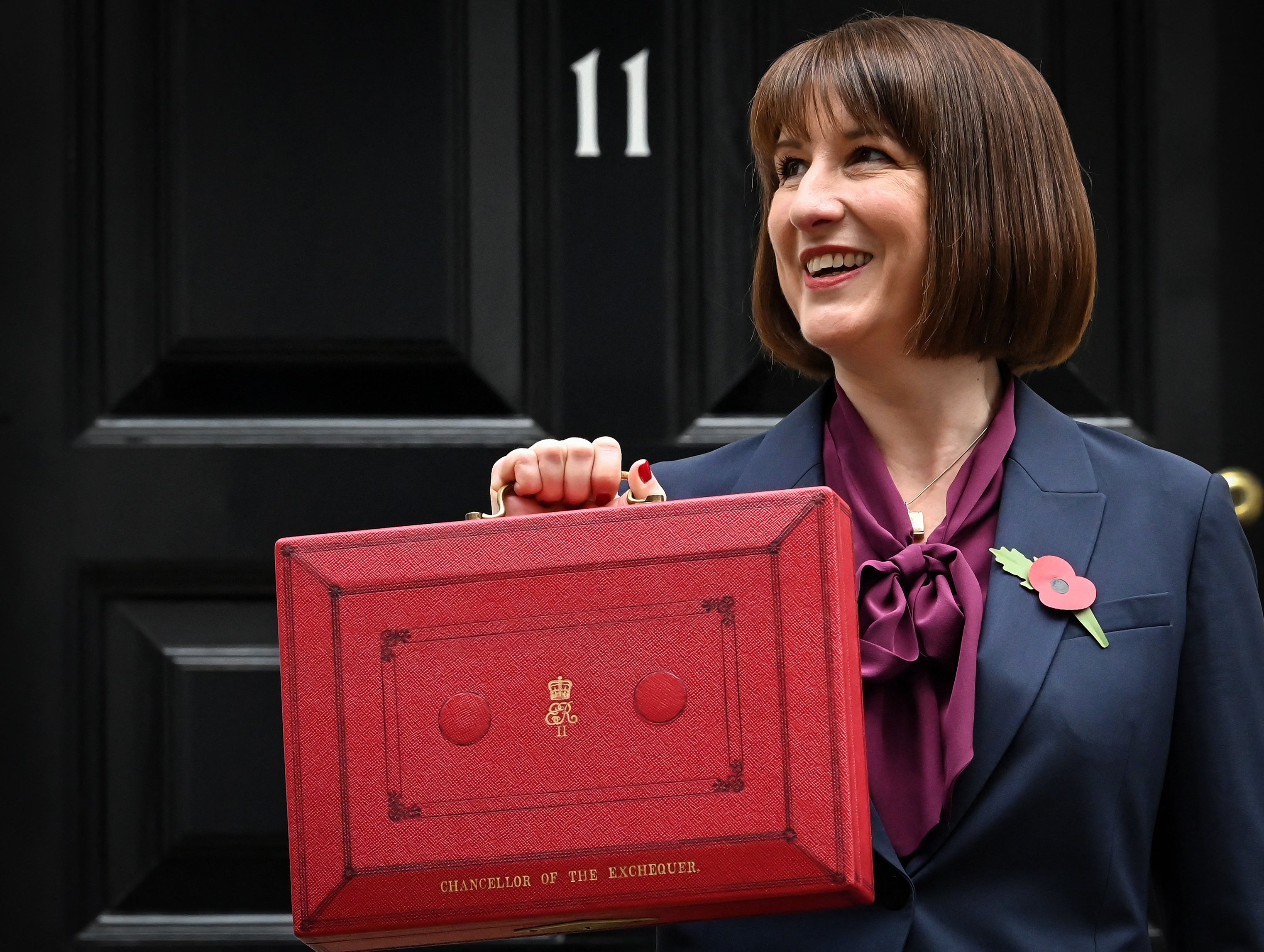 Rachel Reeves holds the chancellor’s iconic red briefcase