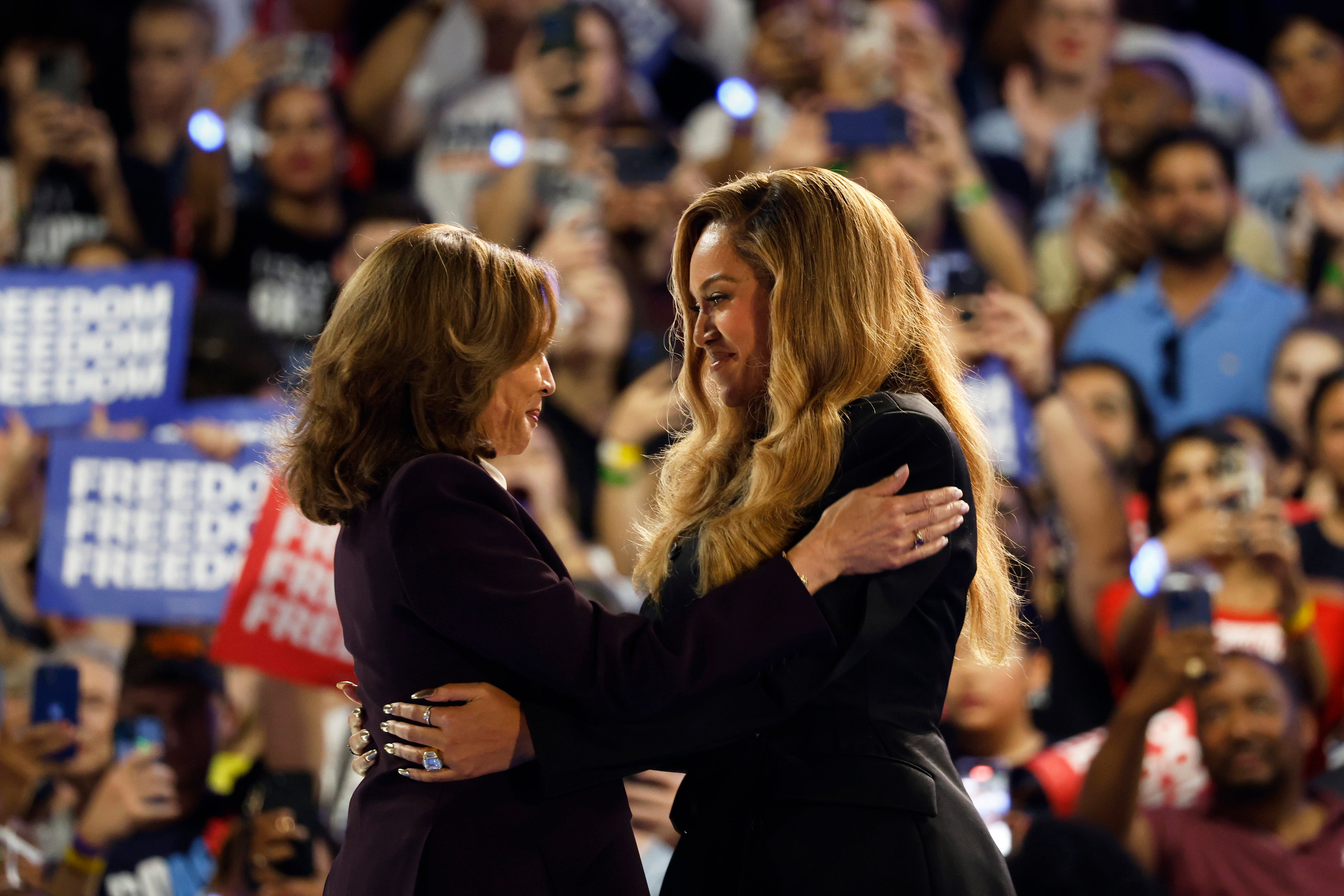 Beyonce with Harris at a campaign rally