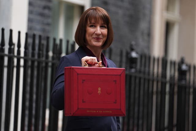 <p>Rachel Reeves makes history as she leaves 11 Downing Street with her ministerial red box</p>