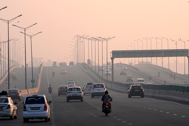 <p>Delhi covered in smog after Diwali celebrations </p>