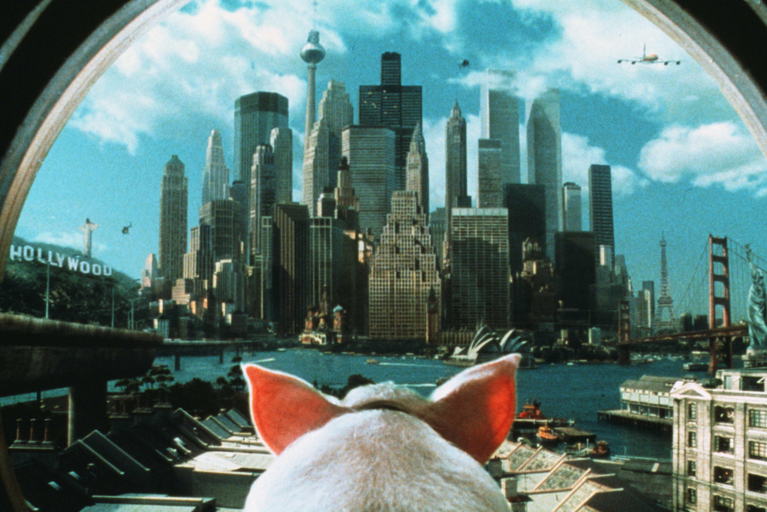 Big oinker: The doomed 1998 sequel ‘Babe: Pig in the City’