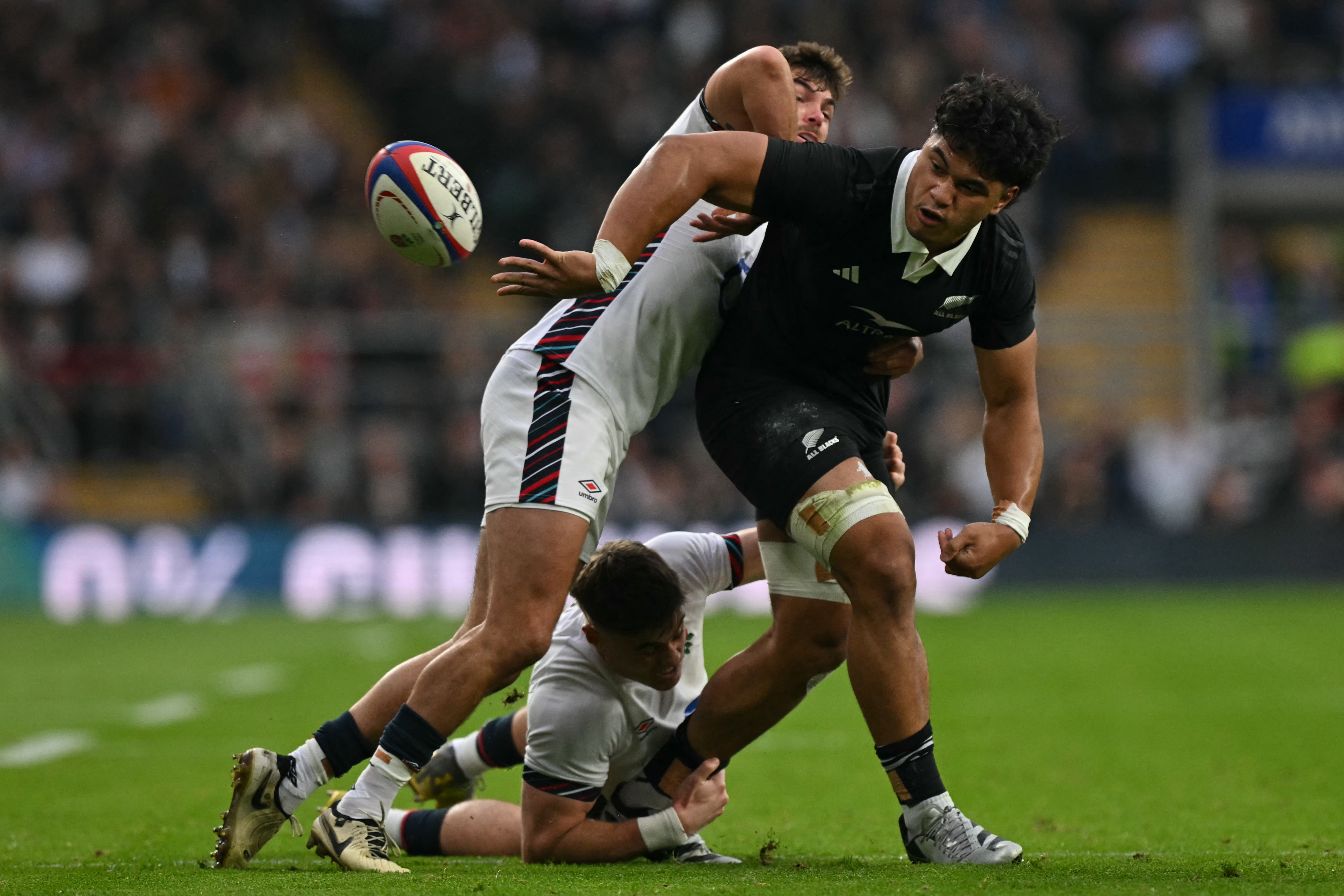 Wallace Sititi set up a crucial try for New Zealand