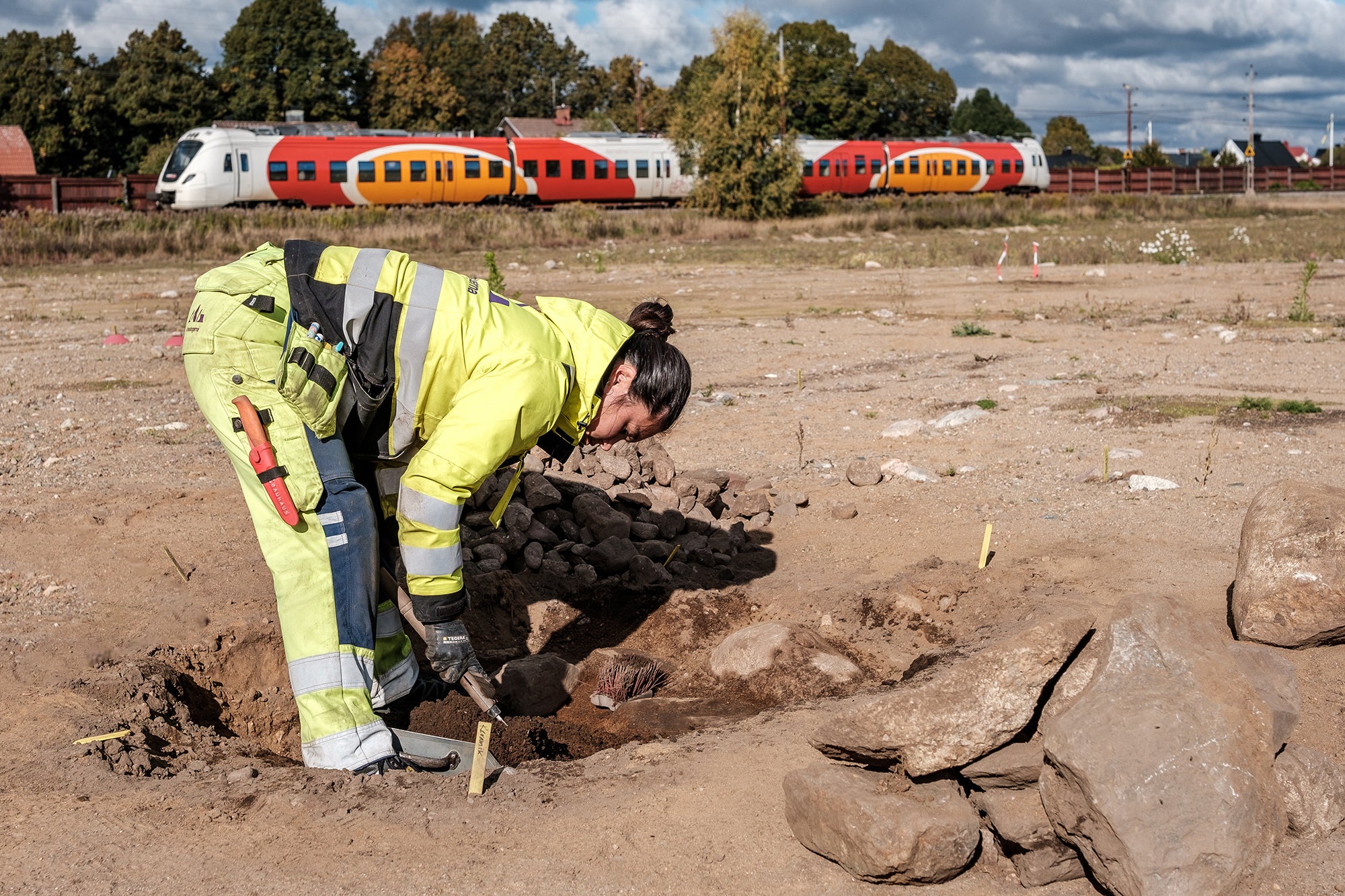 Archaeologist Tamara Gomez Kobayashi works in the field with one of the graves