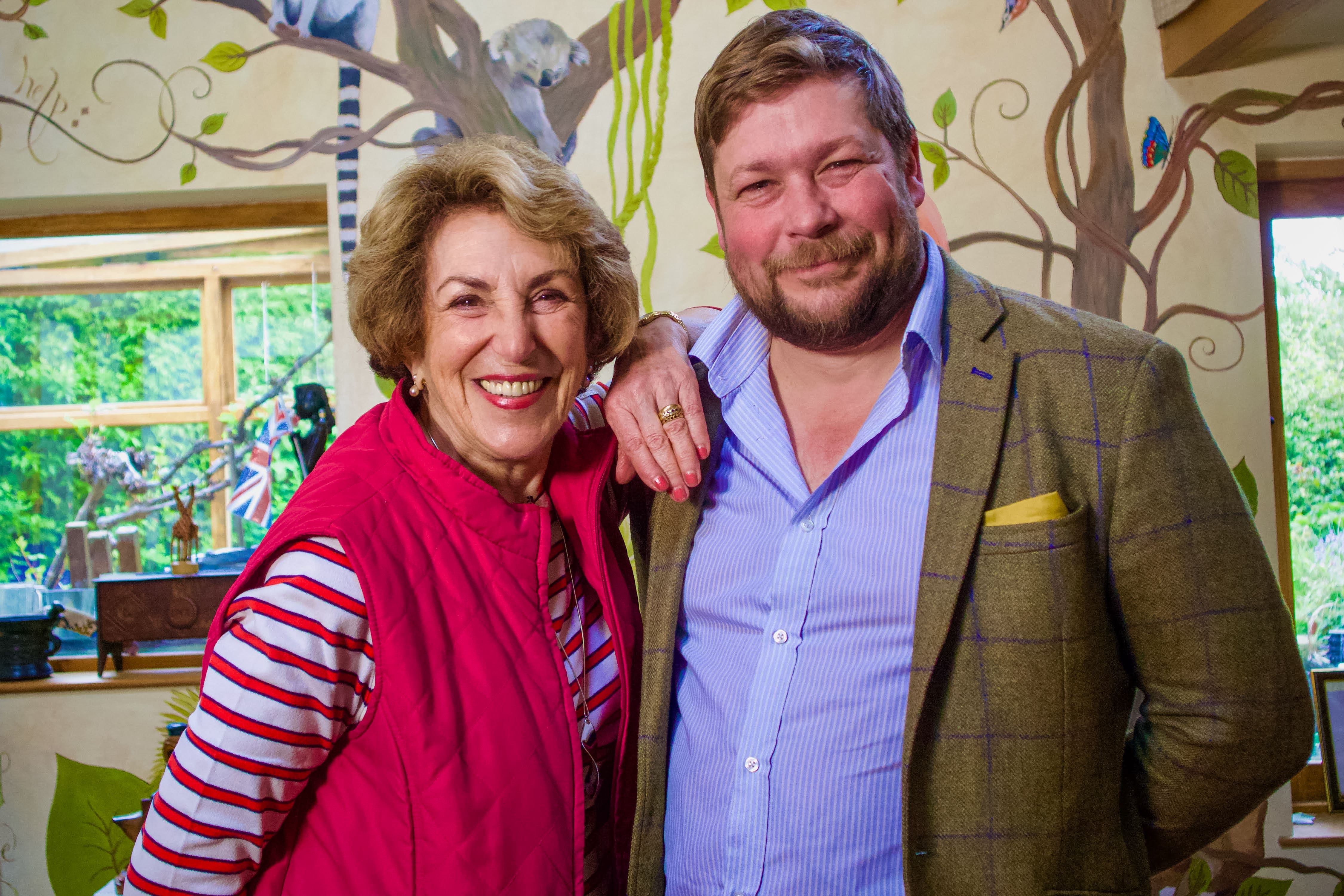 Edwina Currie and auctioneer Angus Ashworth (Warner Bros Discovery/PA)