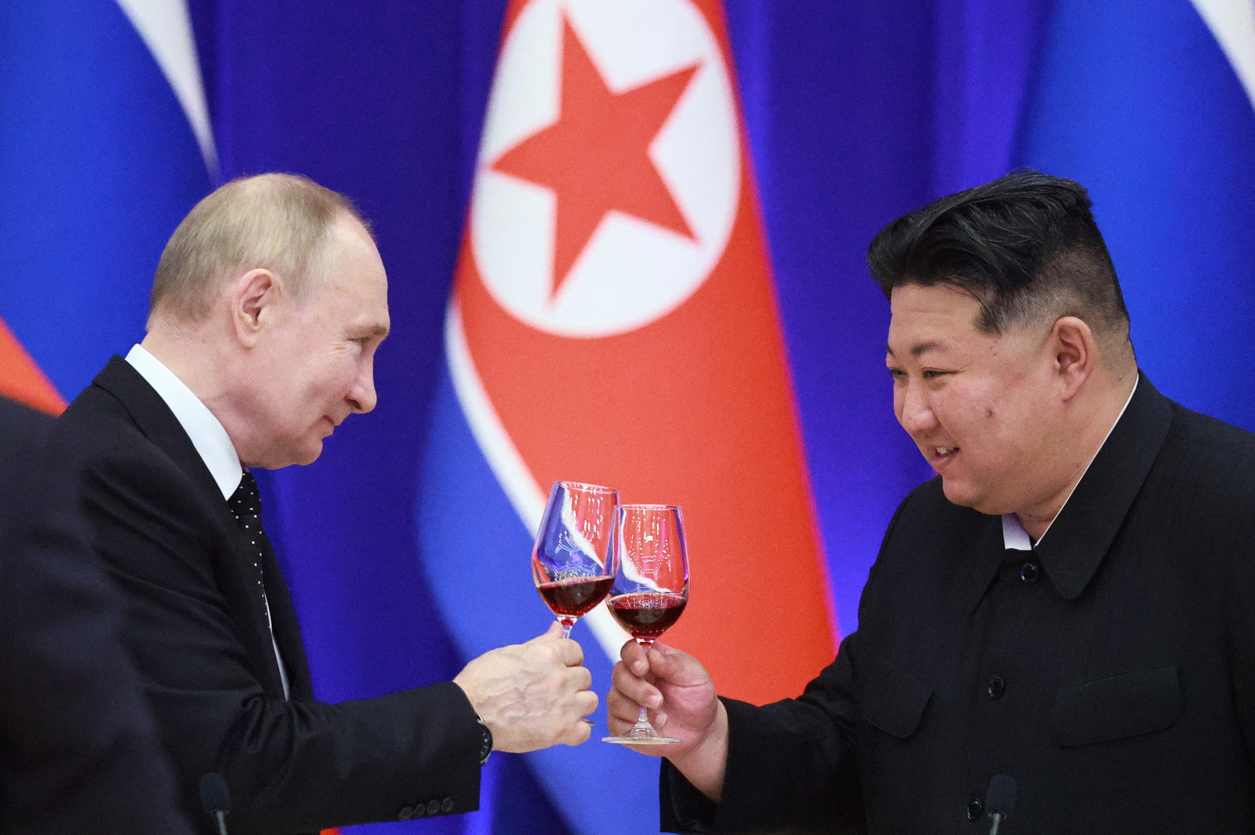 Russian president Vladimir Putin and North Korean leader Kim Jong-un toast during a reception at the Mongnangwan Reception House in Pyongyang on 19 June 2024