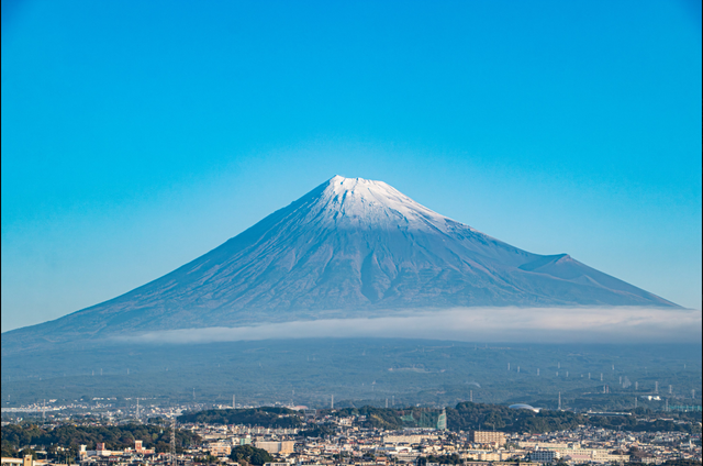 <p>Snowcap on Mount Fuji on 6 November 2024</p>