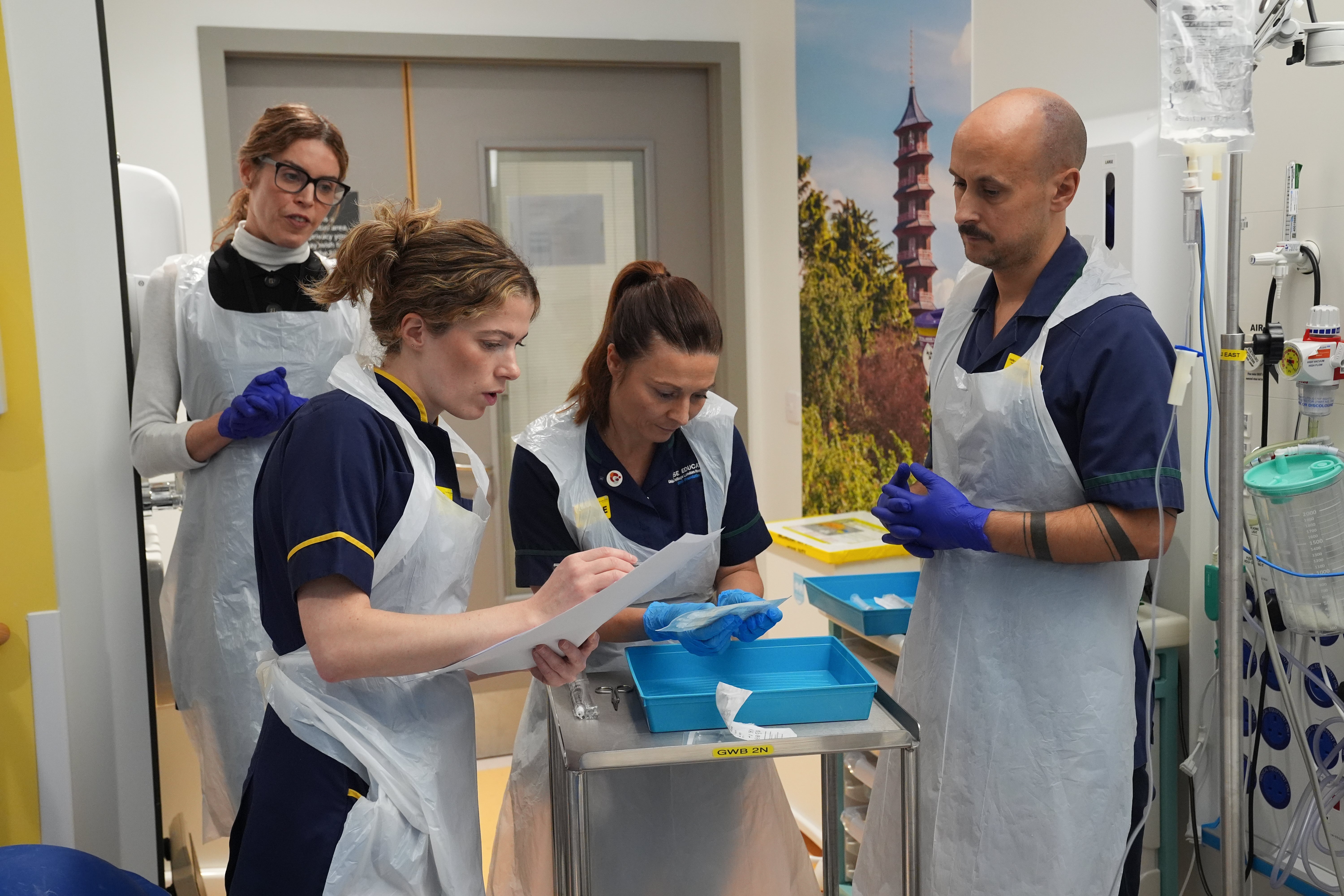 (L-R) UCLH Consultant Haematologist and UCL Cancer Institute researcher Claire Roddie, Cell Therapy Research Sister Maia Collins, and Senior Clinical Practice Facilitators Nicole Prescott and Rob McDonnell prepare to administer a breakthrough CAR T infusion treatment for lupus