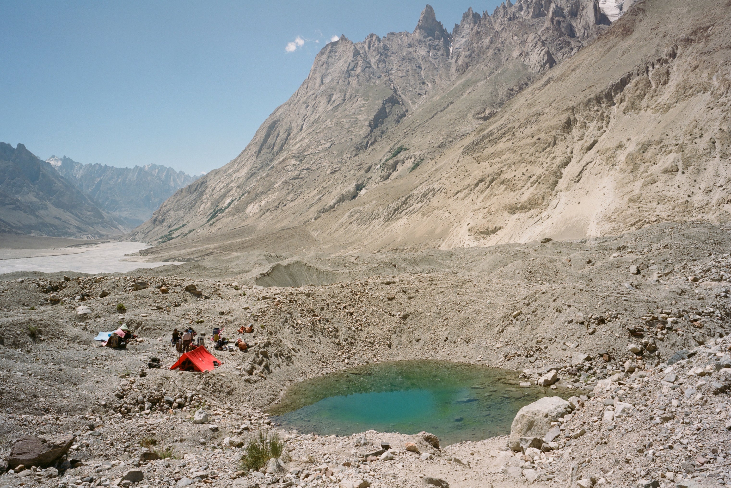 A lunch stop on the Baltoro Glacier