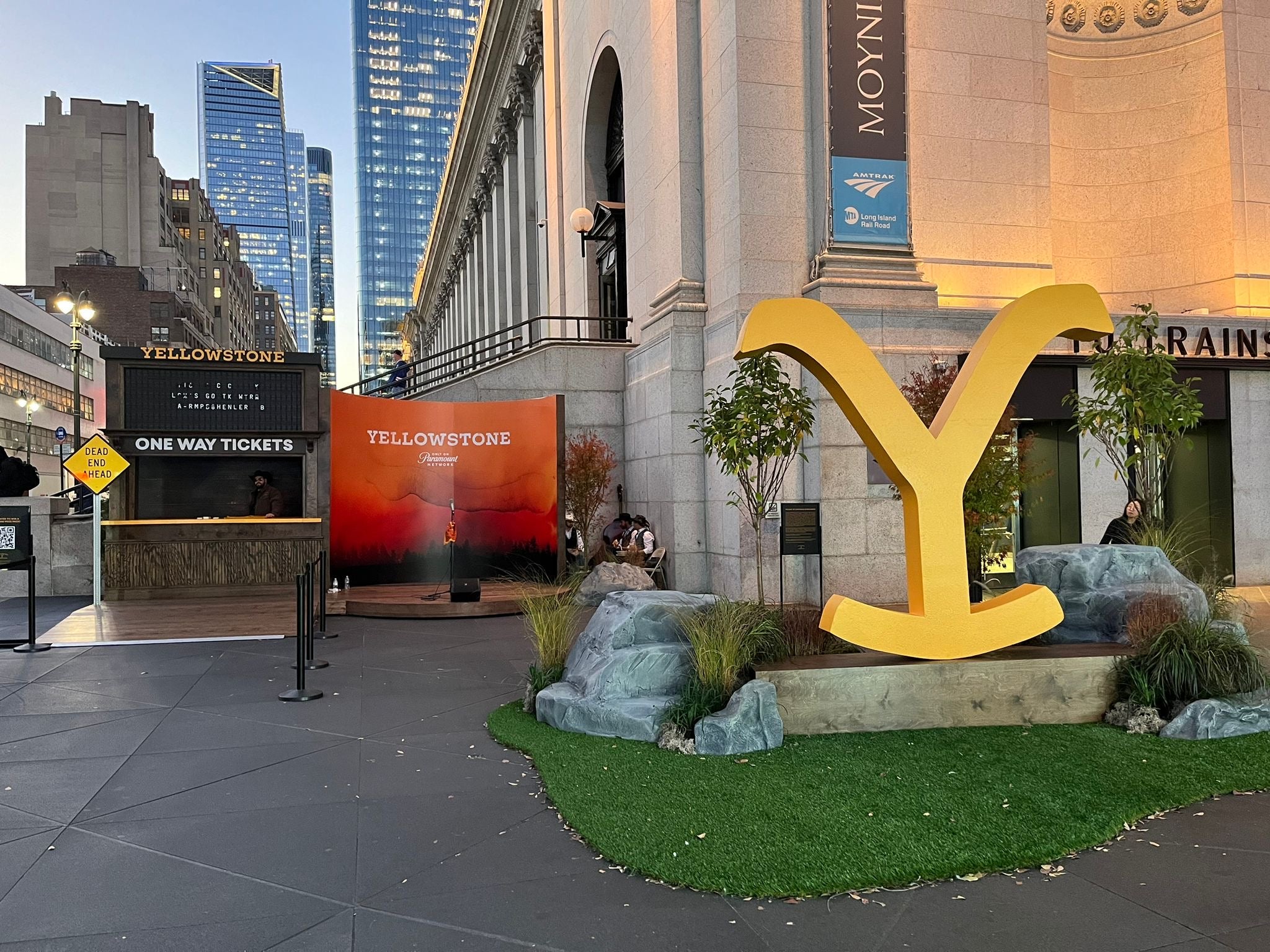 A pop-up in New York City this week, days before the premiere of Yellowstone ’s final episodes, offered passers-by photo opps and bandanas