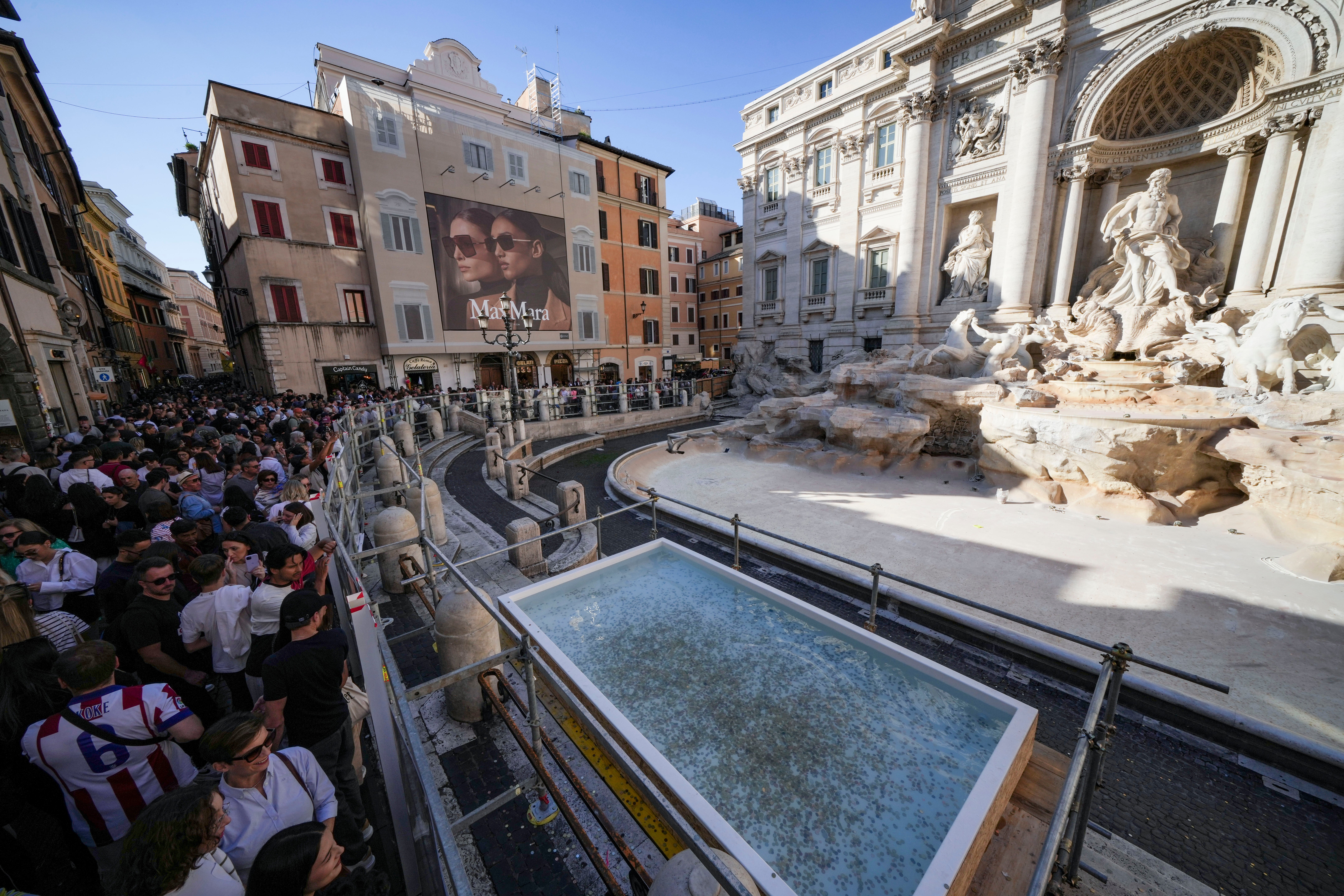 CORRECTION Italy Trevi Fountain