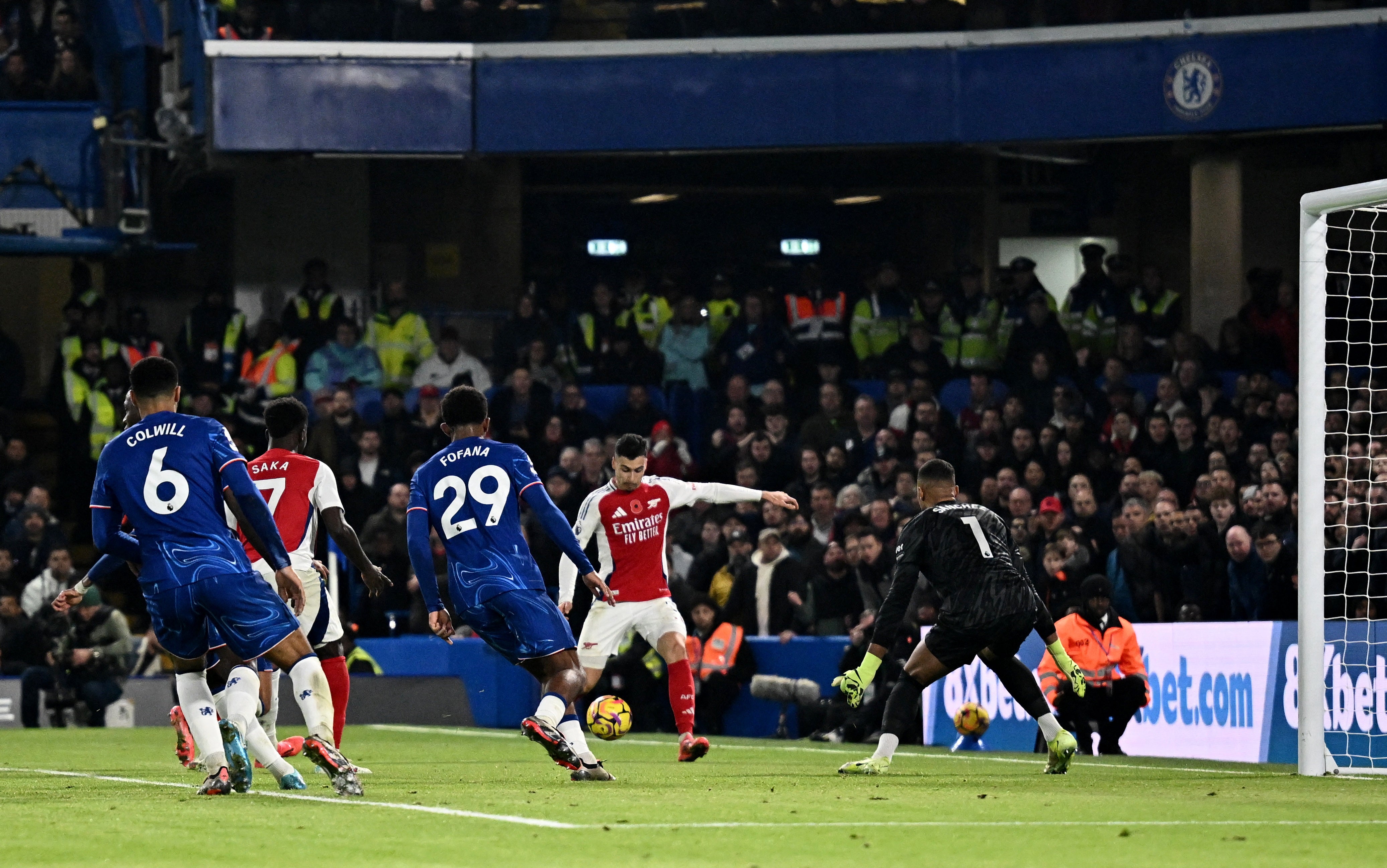 Gabriel Martinelli puts Arsenal in front against Chelsea