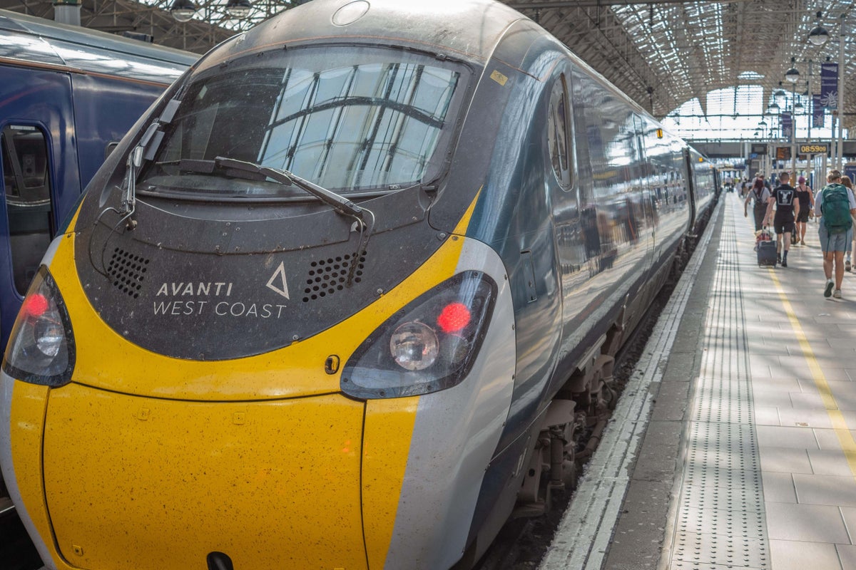 Government to build new rail line linking Birmingham and Manchester