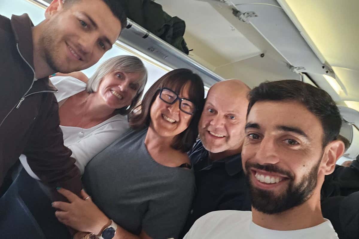 Susanna Lawson, middle, praised Manchester United captain Bruno Fernandes after he helped an unwell passenger on a plane (Susanna Lawson)