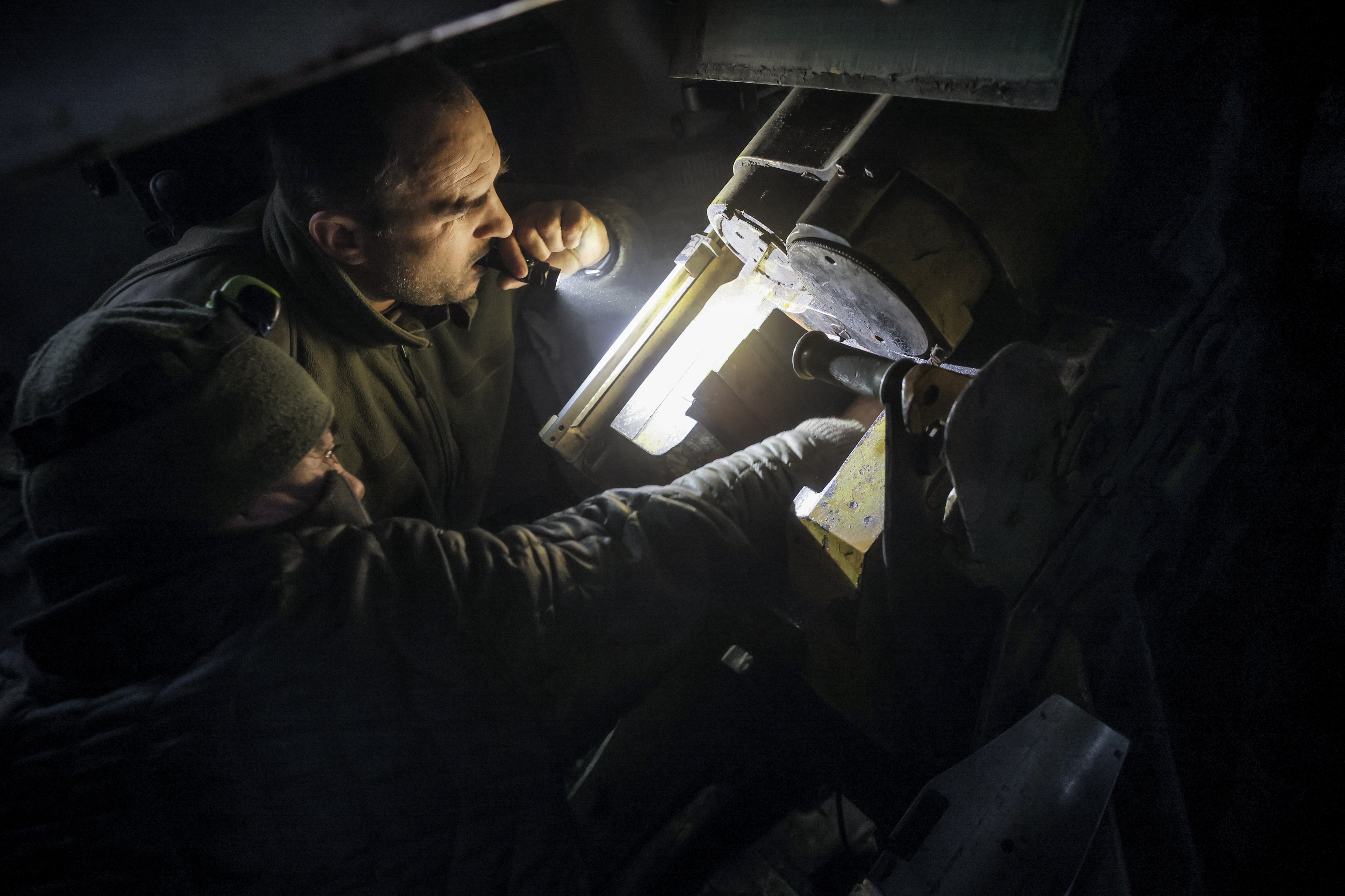 A servicemen of the artillery unit of the 24th Mechanized Brigade operates a 2S1 self-propelled 122mm howitzer near Chasiv Yar, Donetsk region, Ukraine