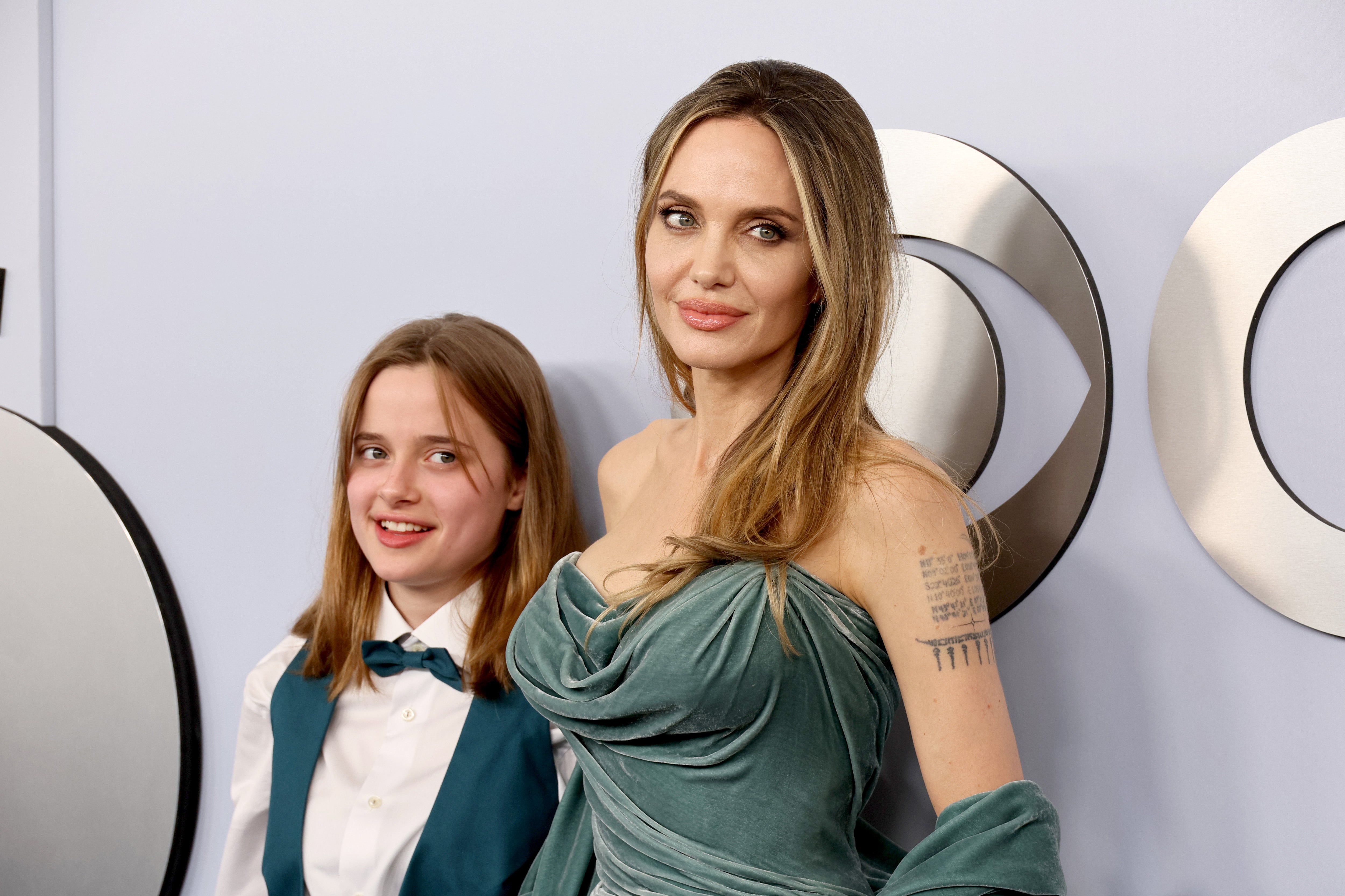 Vivienne Jolie-Pitt is Knox’s twin sister