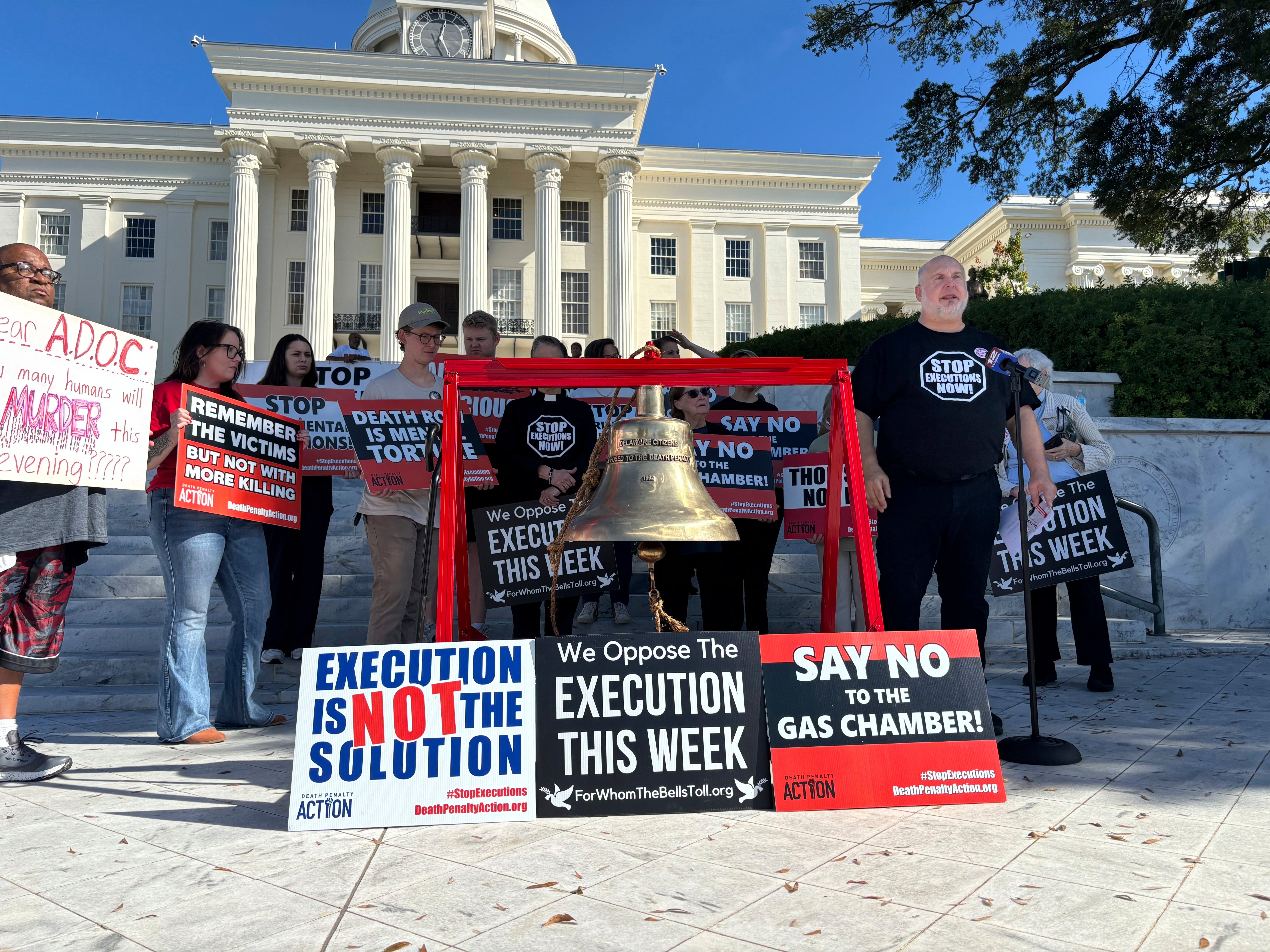 Abe Bonowitz of Death Penalty Action leads a outside the Capitol in Montgomery, Ala, on Monday, Nov. 18, 2024