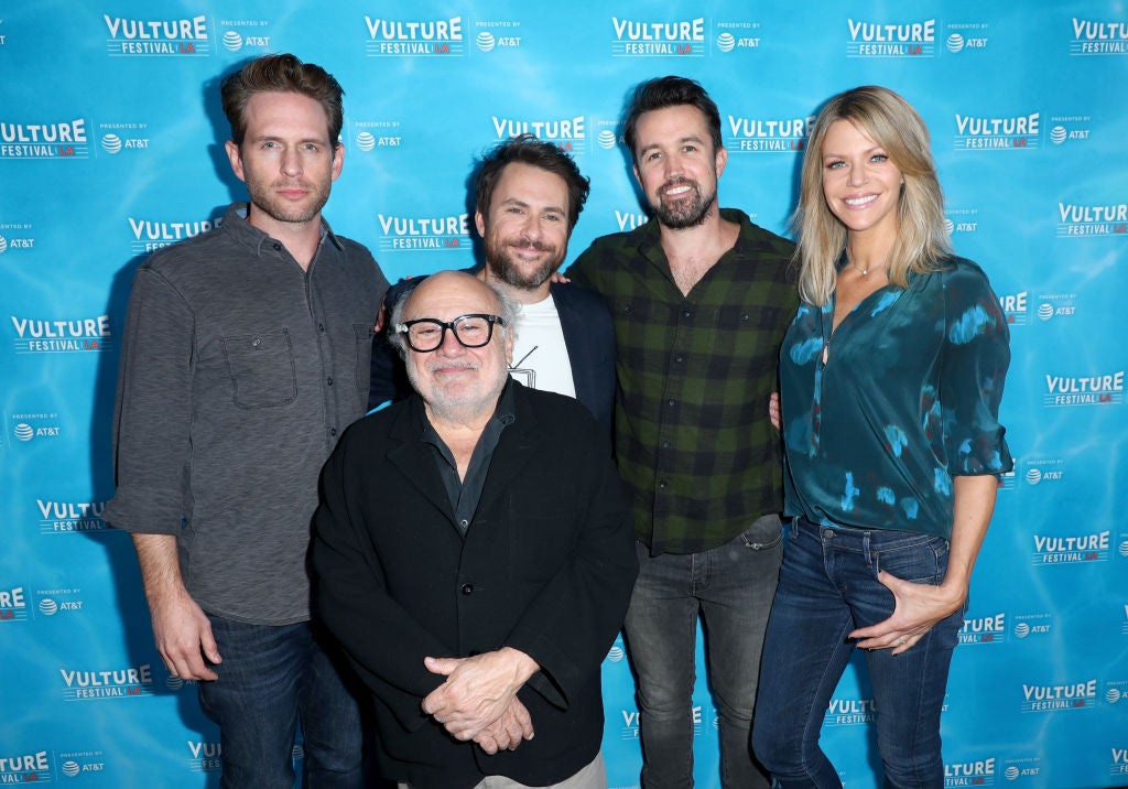 Glenn Howerton, Danny DeVito, Charlie Day, Rob McElhenney and Kaitlin Olson