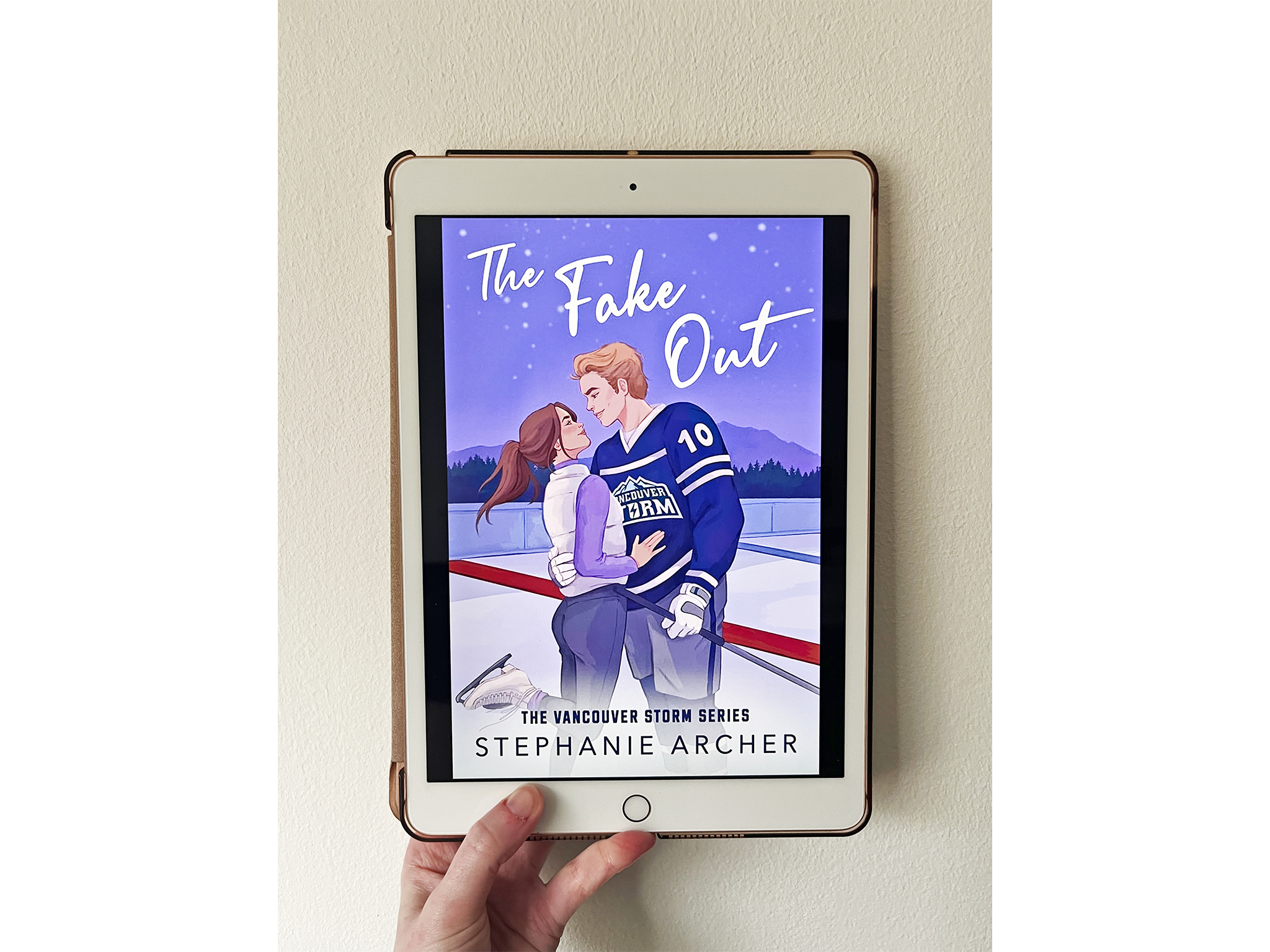 Best romance books IndyBest review ‘The Fake Out’ by Stephanie Archer, publised by Orion Publishing Co