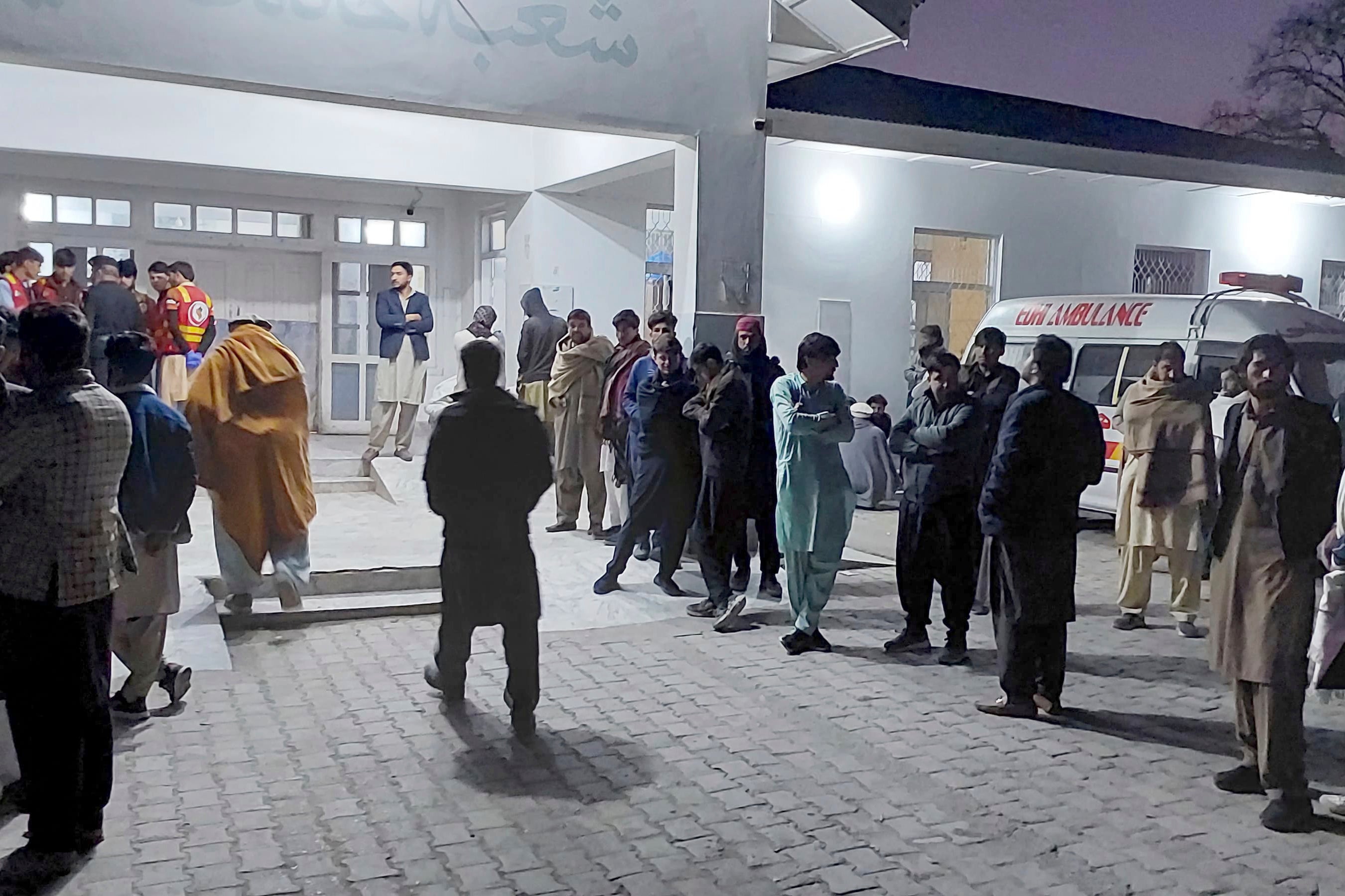 Local residents and volunteers gather and wait for the arrival of victims of gunmen firing incident on passenger vehicles, at a hospital in Parachinar, in Kurram district of Pakistan’s northwestern Khyber Pakhtunkhwa province, Thursday, 21 November 2024