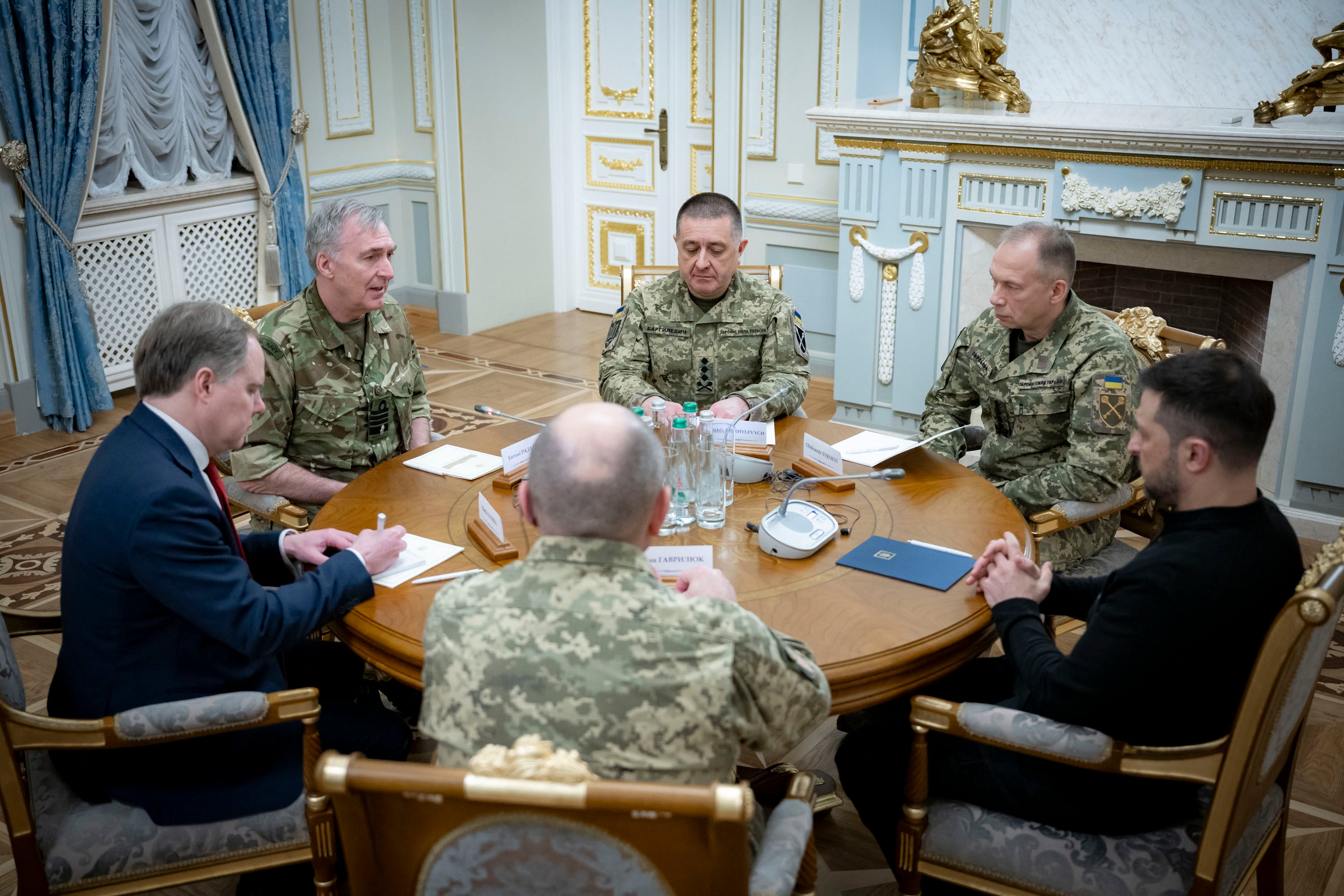 Handout photograph taken on November 21, 2024 shows Ukrainian President Volodymyr Zelensky (R), Commander-in-Chief of the Armed Forces of Ukraine Oleksandr Syrsky (2nd, R) during their meeting with the Chief of the Defence Staff of the United Kingdom Admiral Tony Radakin (top L) in Kyiv