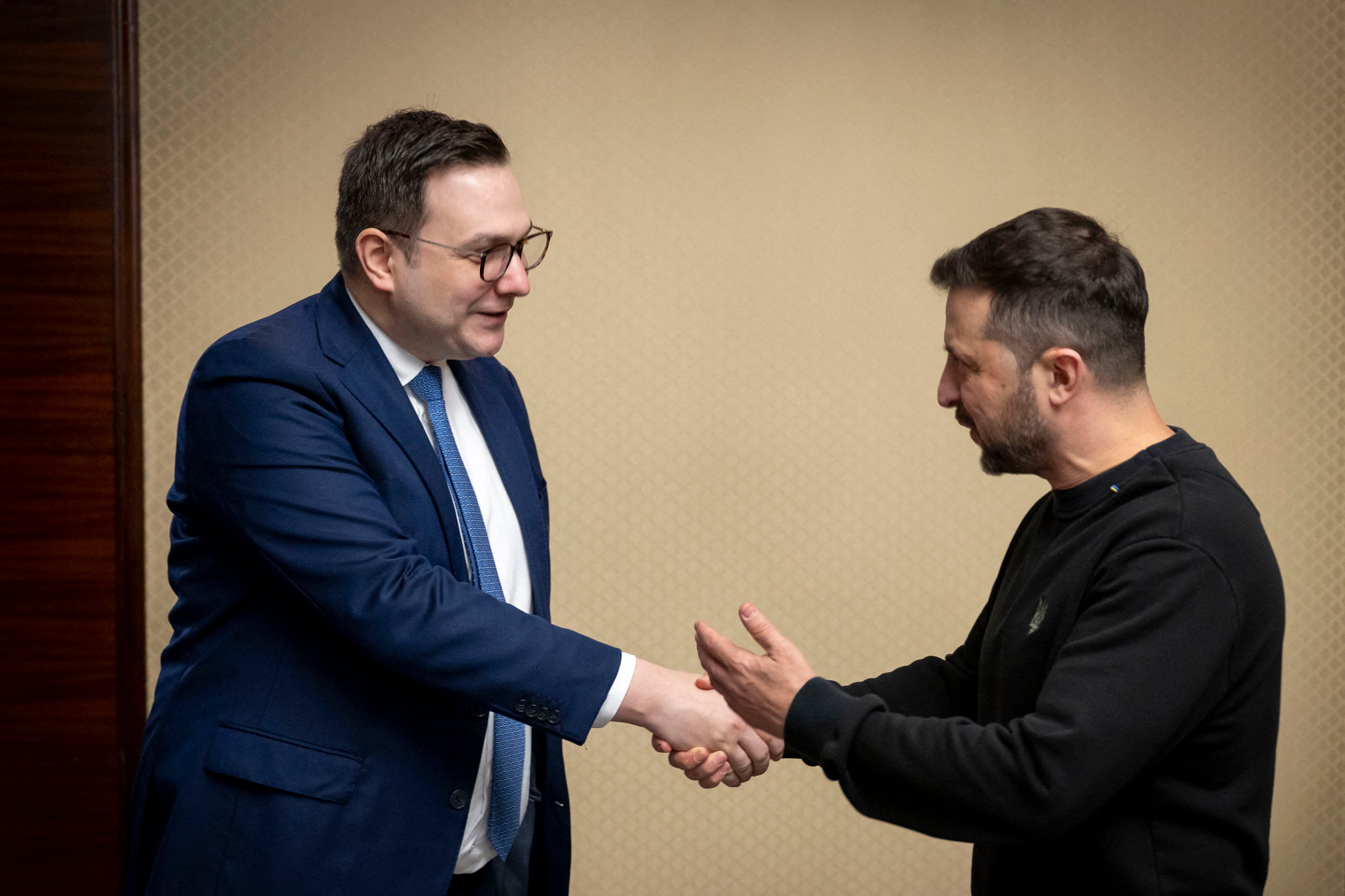 Ukraine’s President Volodymyr Zelensky (R) greets Czech Republic’s Foreign Minister Jan Lipavsky (L) prior to their talks in Kyiv