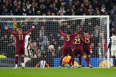 Sloppy Tottenham pay for missed chances as Mats Hummels snatches Roma a dramatic draw