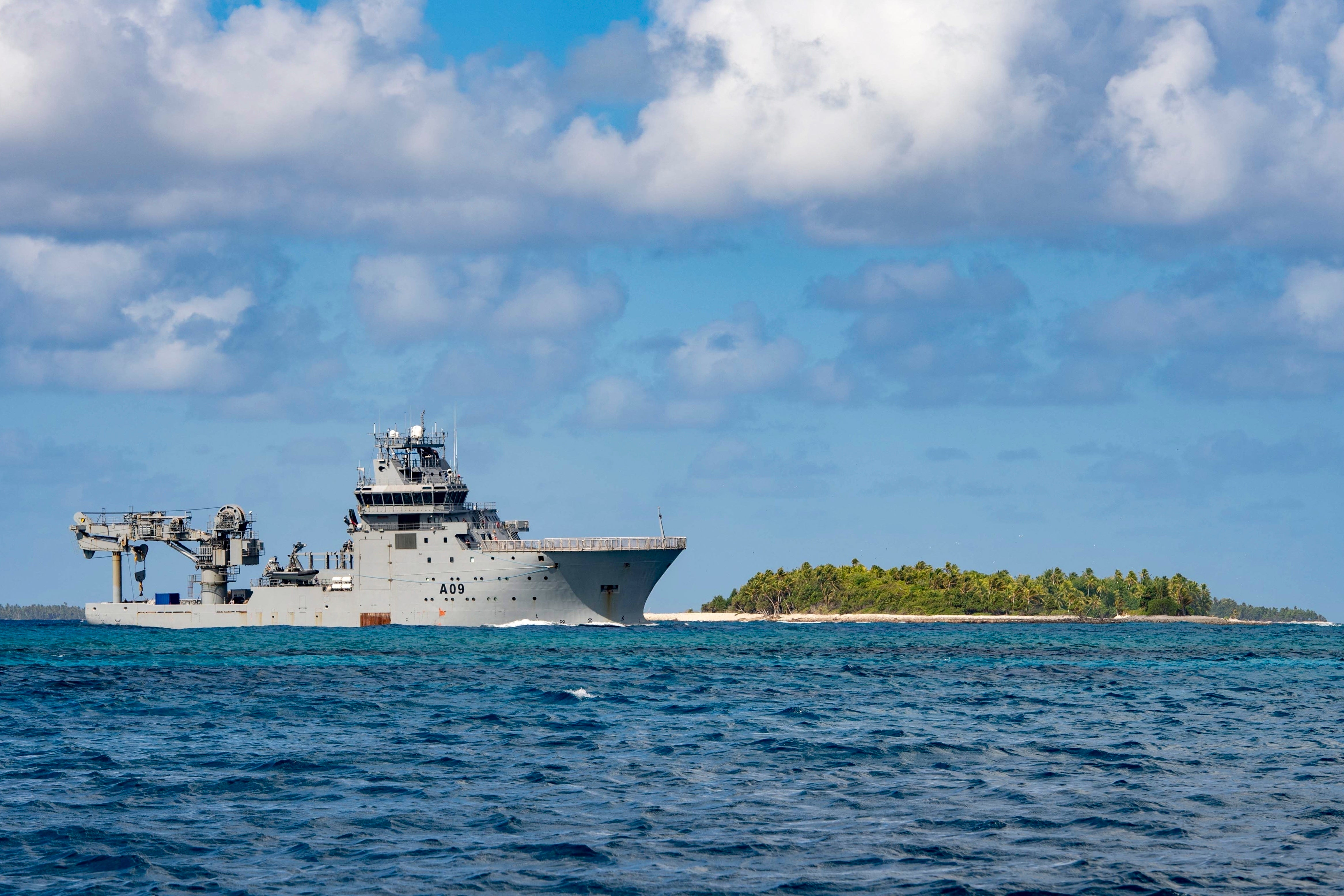 HMNZS Manawanui arrives in Funafuti Lagoon