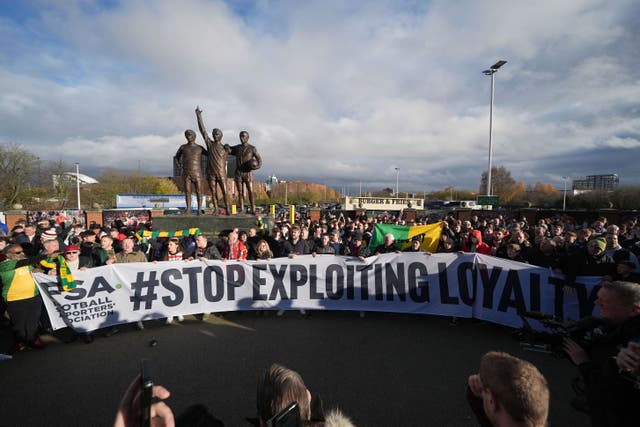 <p>Furious Manchester United fans protested outside of Old Trafford </p>