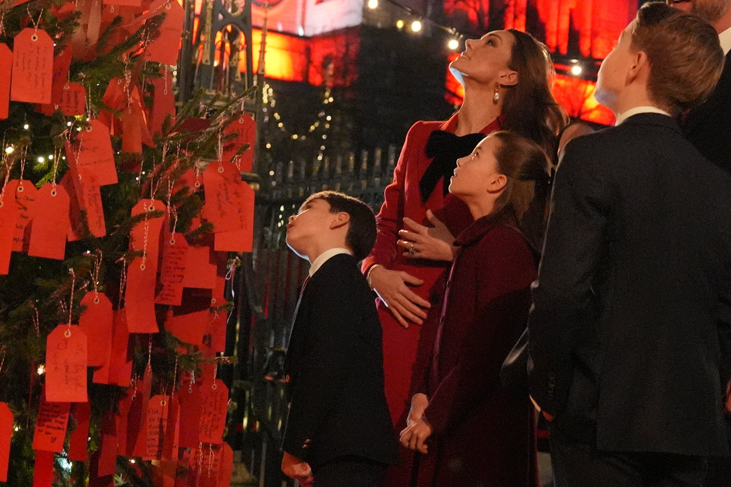 Kate looked at messages on the Kindness Tree with her children ahead of the service (Jordan Pettitt/PA)