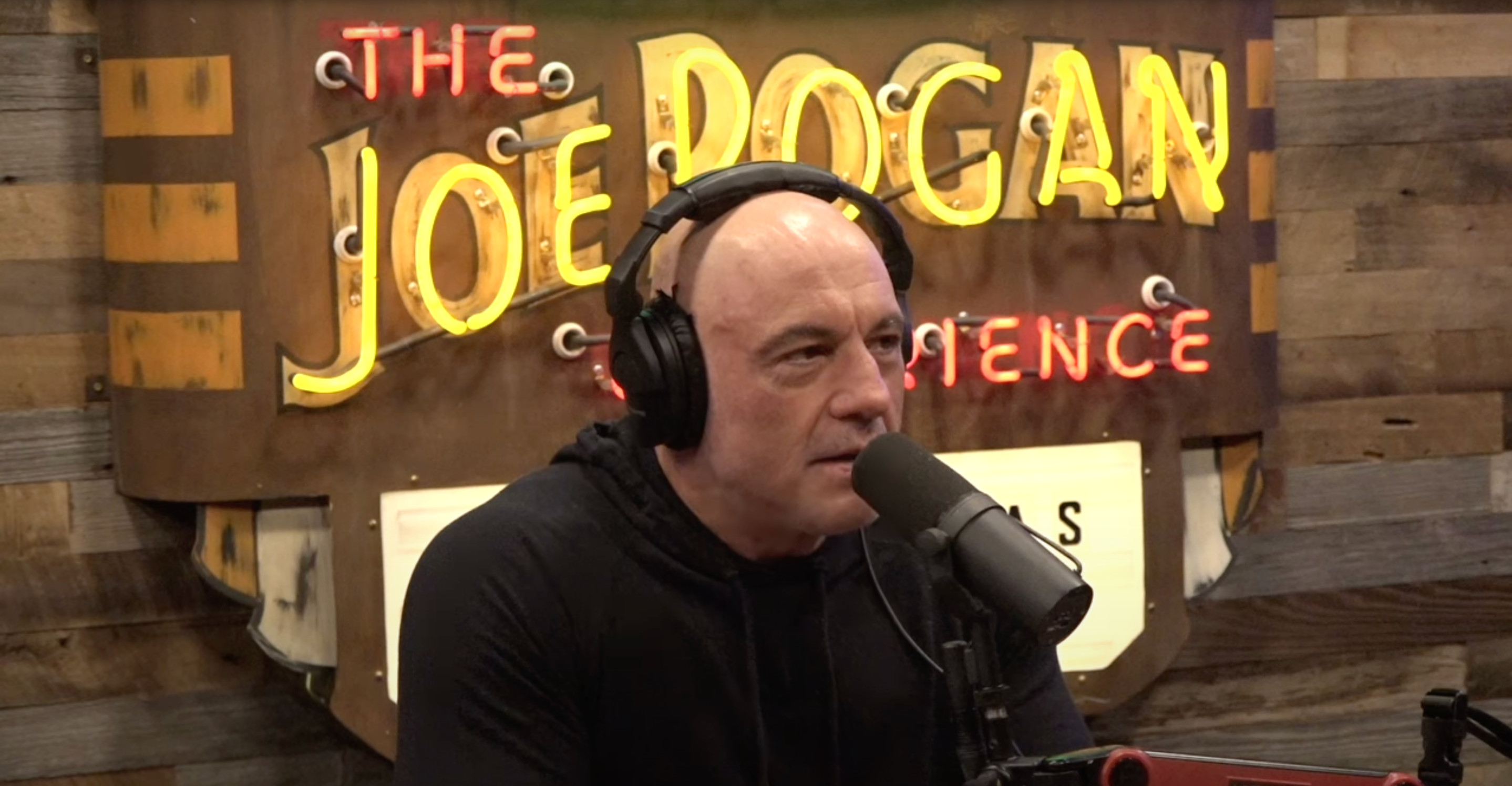 Joe Rogan discusses the public’s reaction to the murder of UnitedHealthcare CEO Brian Thompson