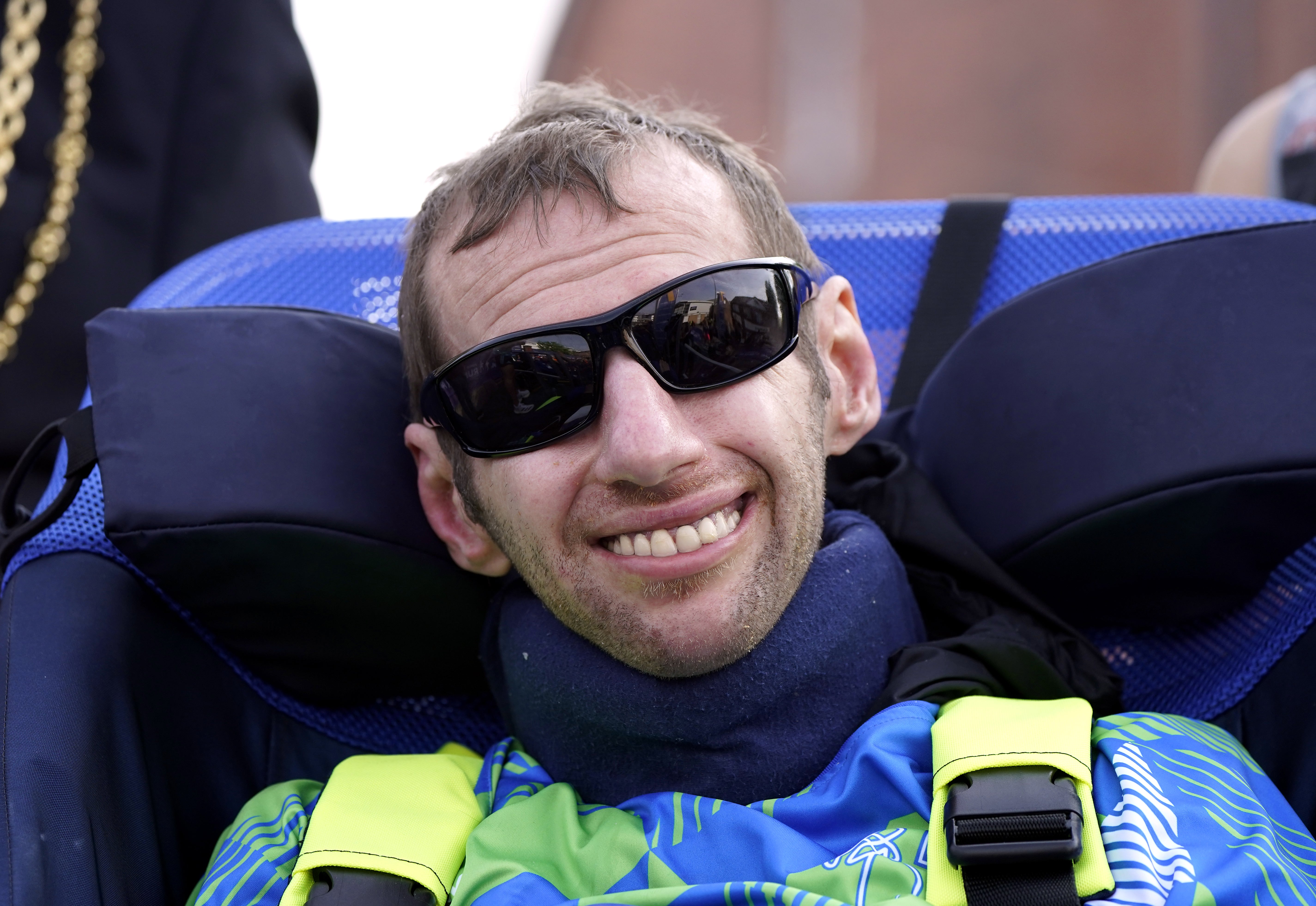 Bývalý hráč ragbyové ligy Rob Burrow zemřel po dlouhé bitvě s nemocí motorických neuronů