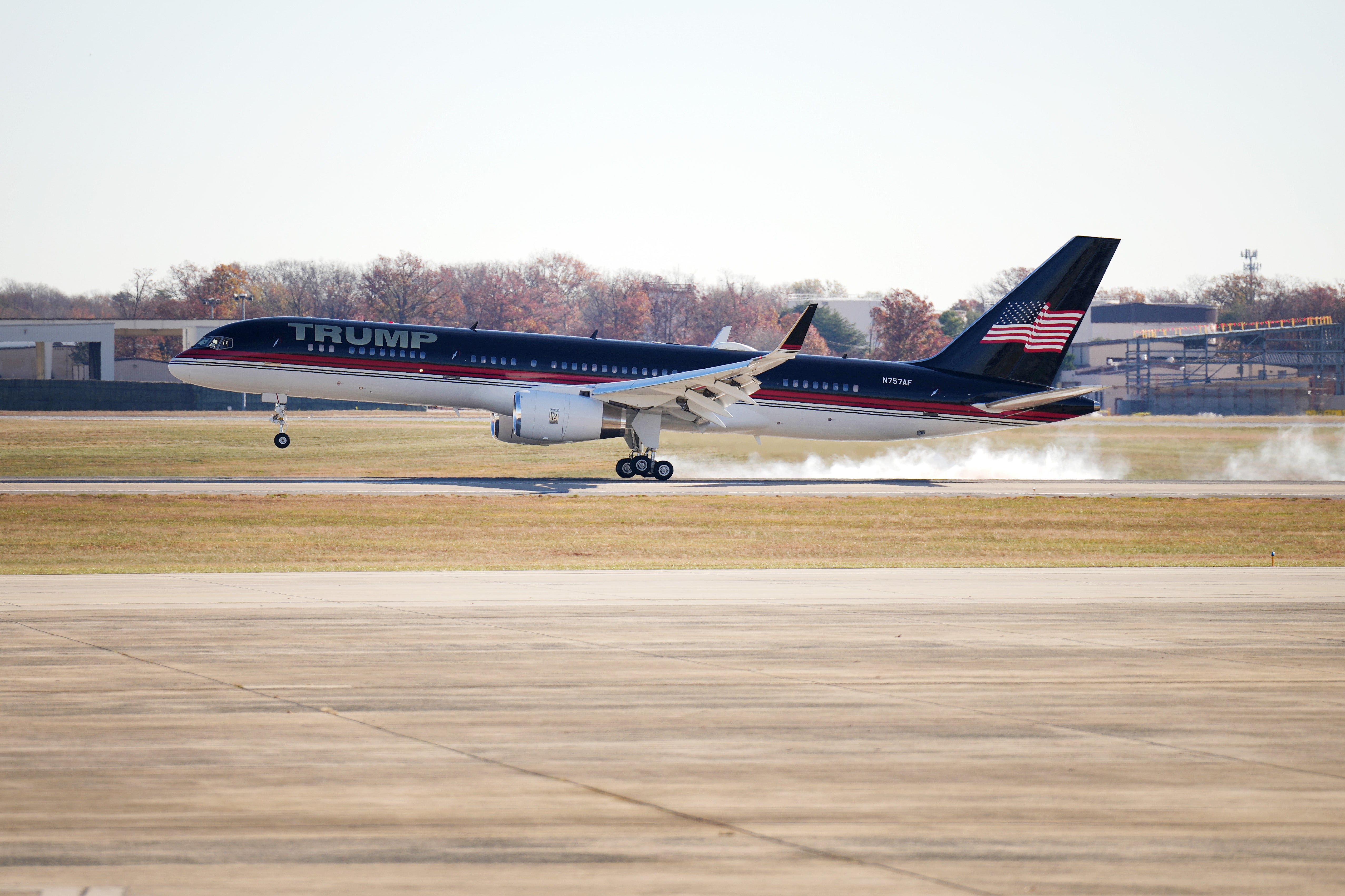 Trump reportedly wants to change the famed plane’s colors to red, white and dark blue, resembling his current private Boeing 757