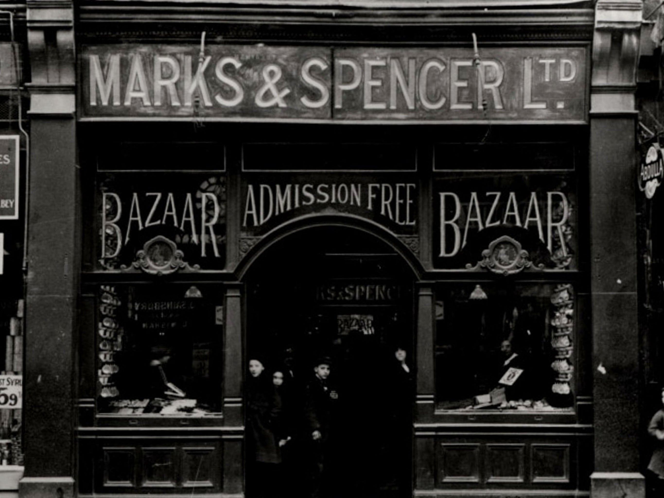 An M&S store in Holloway, London, photographed in 1914