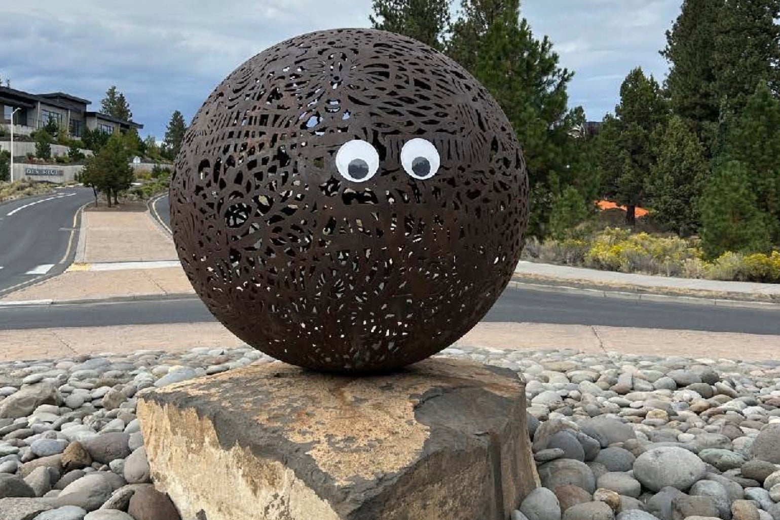 Oregon-Googly Eyes-Sculptures