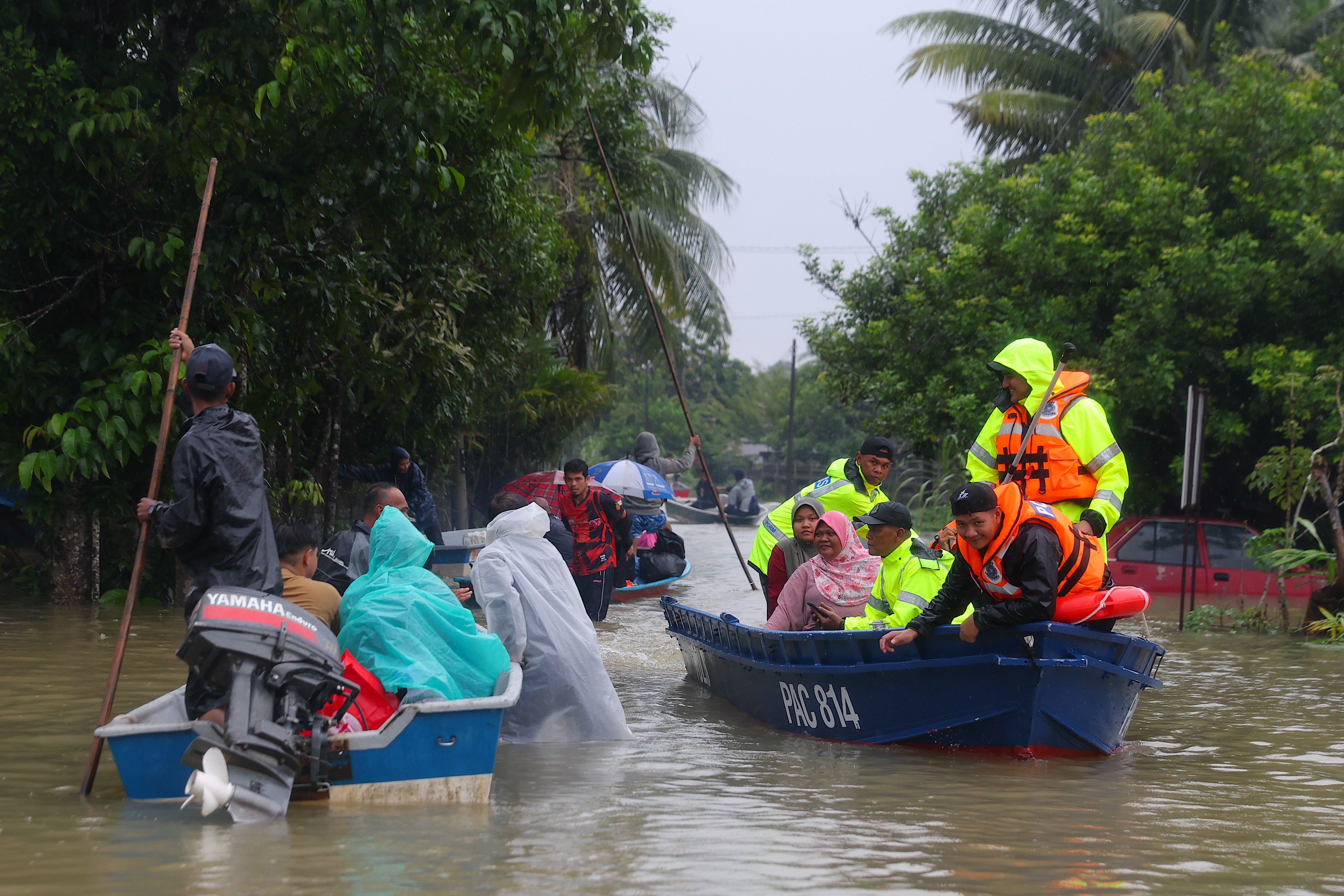 Representative: Malaysia Royal police helping residents stranded during floods