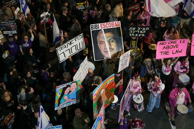 <p>Israeli people protest against prime minister Benjamin Netanyahu's government and call for the release of hostages</p>