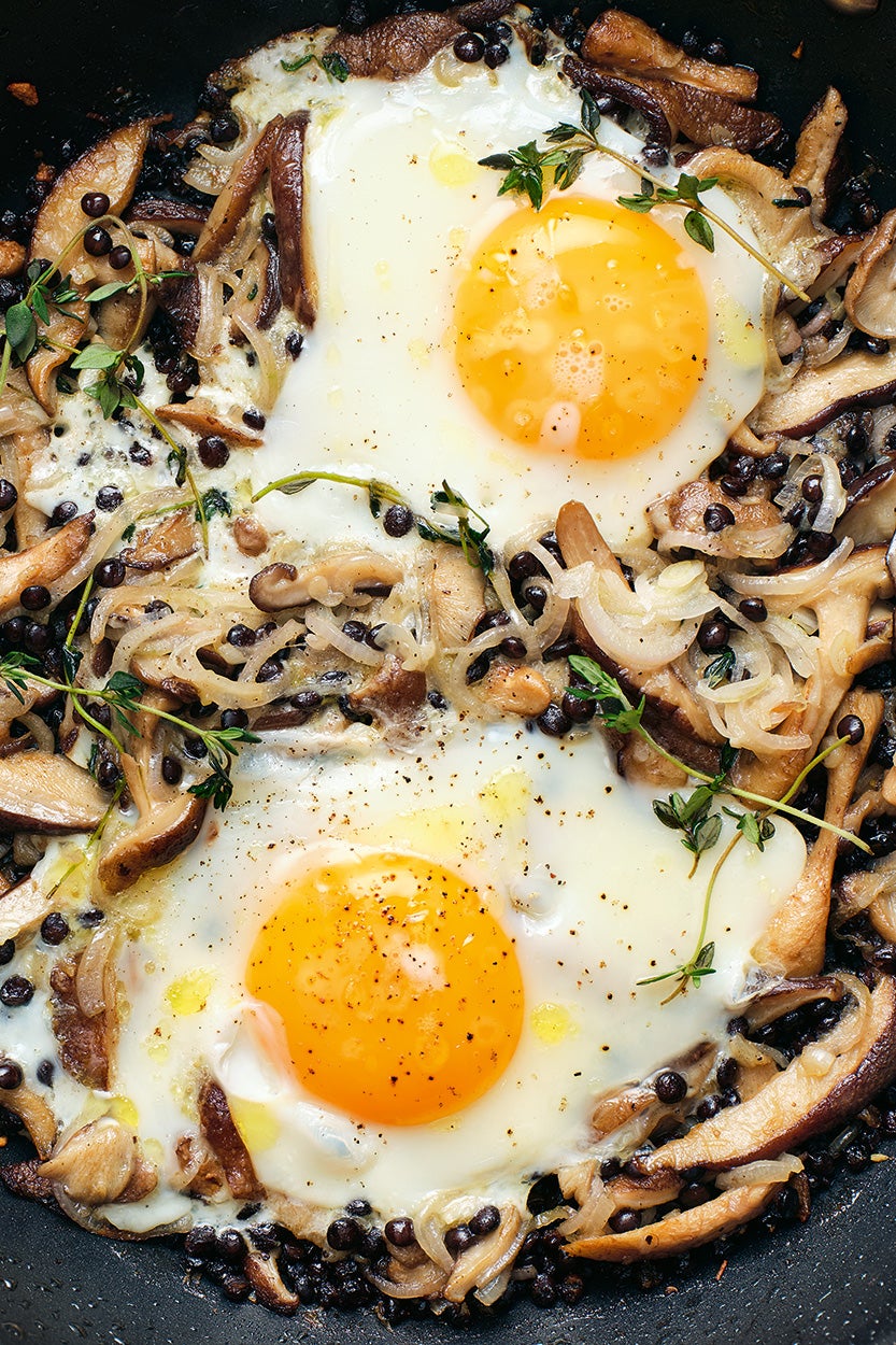 Earthy mushrooms, perfectly runny eggs, and the kind of lentils that make you forget you’re eating healthy – this is comfort food with a purpose