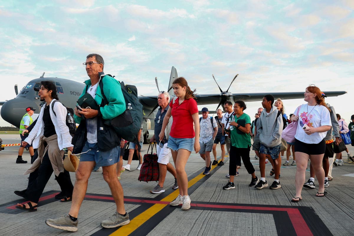 Vanuatu has been hit by another earthquake as hundreds of Australians return home