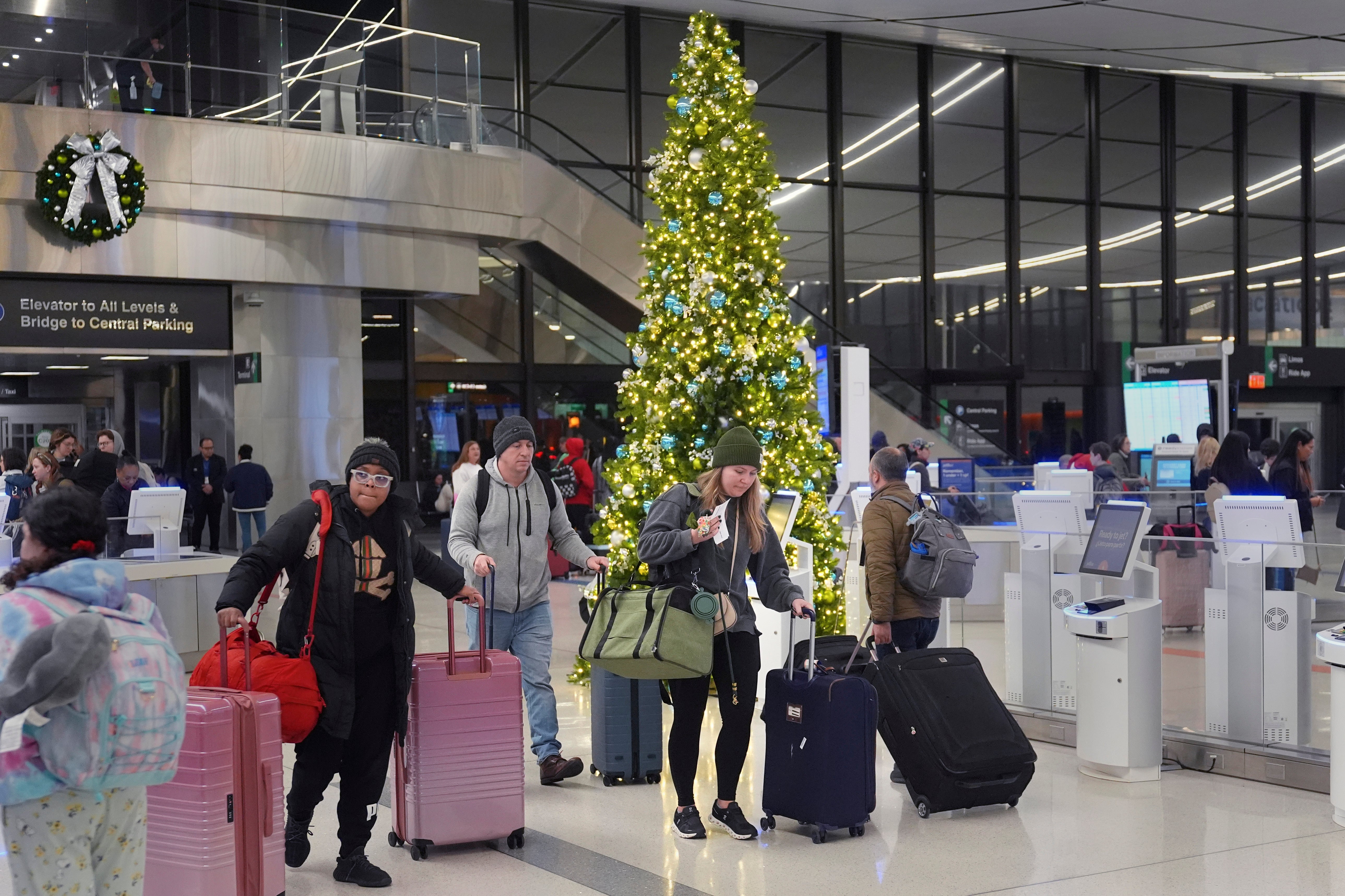 Manchester Airport expects a record number of passengers on 25 December, handling 25,000 passengers