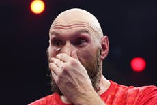 Tyson Fury abruptly leaves ring to avoid interview after losing to Oleksandr Usyk again